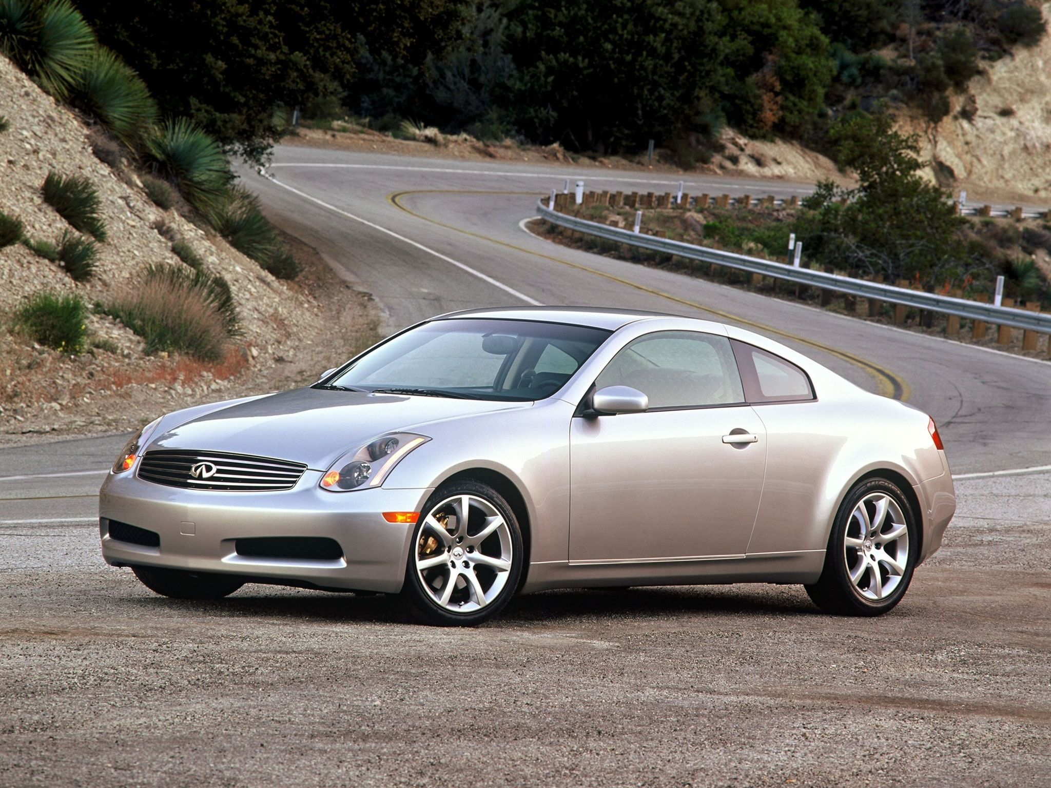 Infiniti g35 White