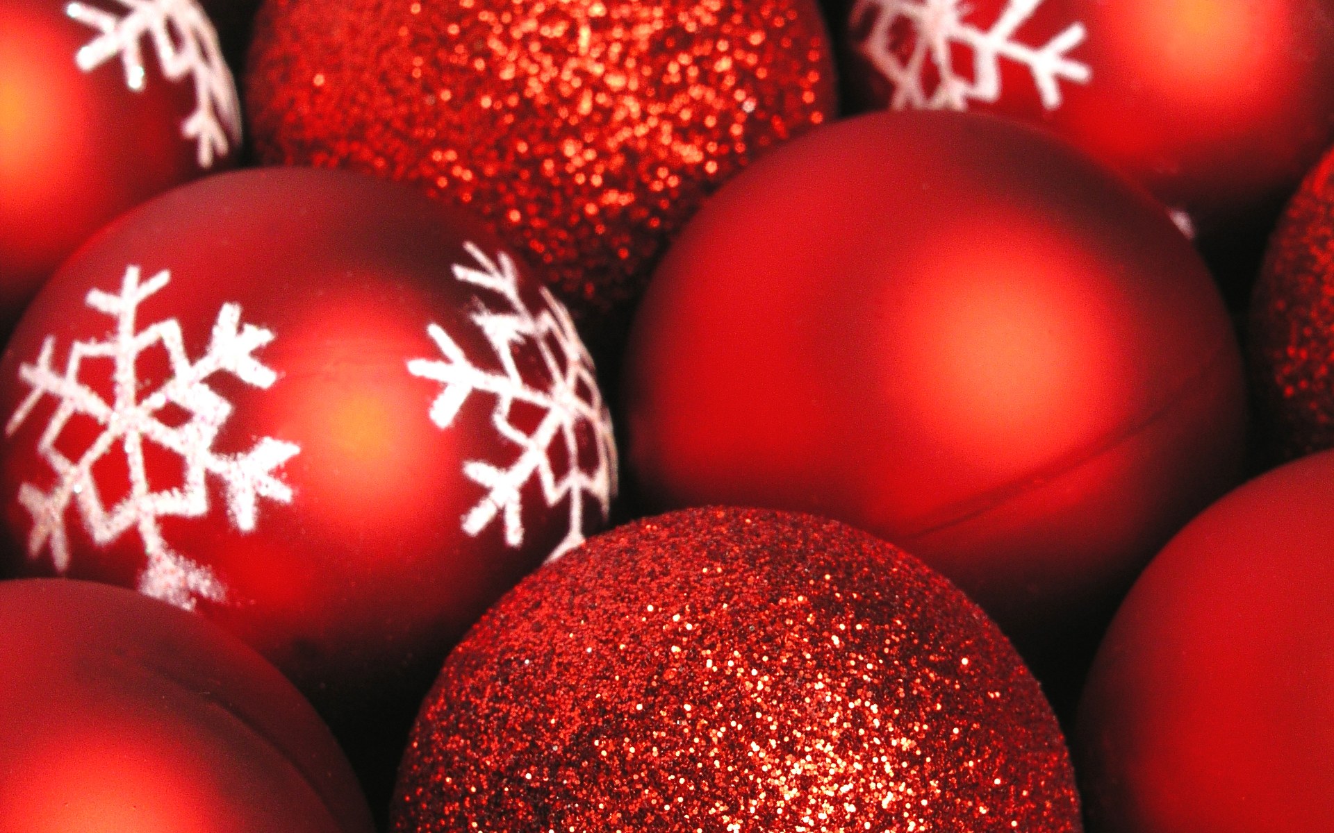 Обои шары, украшения, снежинки, рождество, новогодние украшения, новогодние шары, елочный шар, balls, decoration, snowflakes, christmas, christmas decorations, christmas balls разрешение 1920x1200 Загрузить