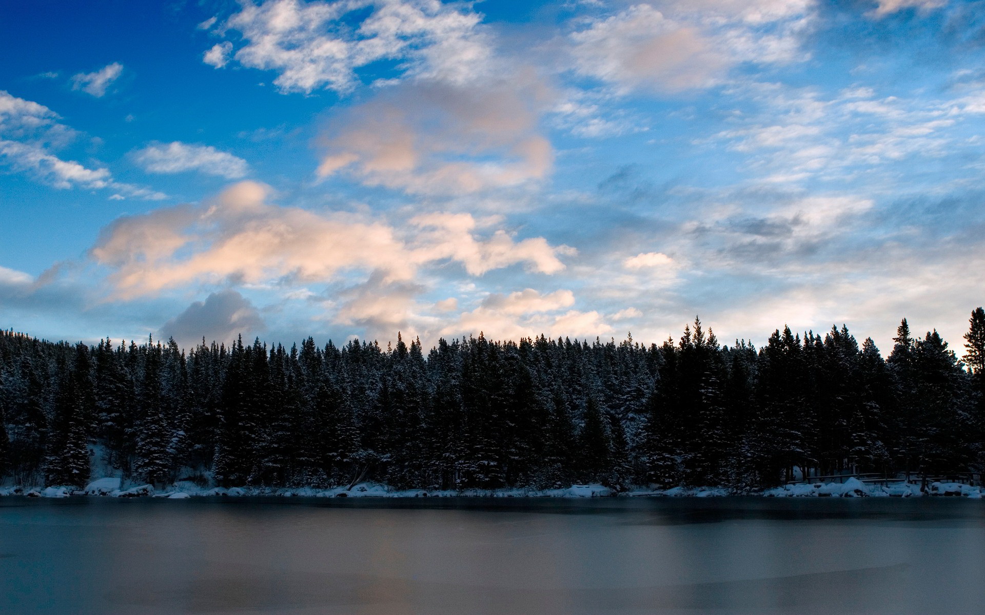 Обои облака, деревья, вода, озеро, лес, clouds, trees, water, lake, forest разрешение 1920x1200 Загрузить