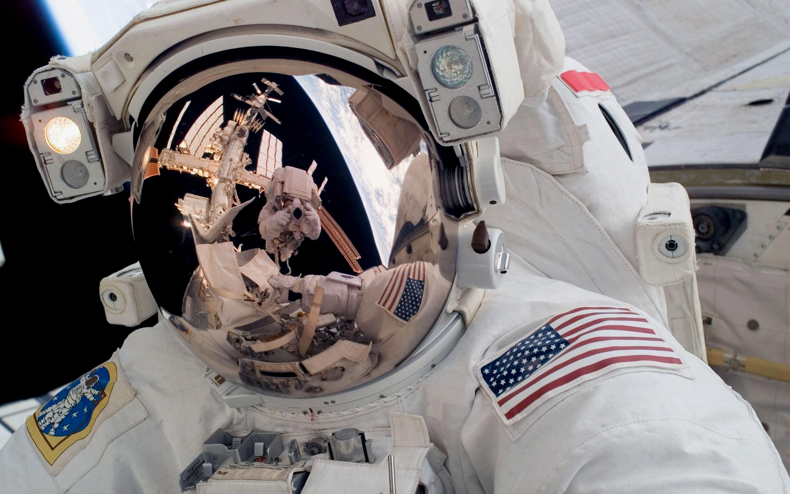 Обои американский астронавт космос скафандр картинки на рабочий стол на тему Космос - скачать загрузить