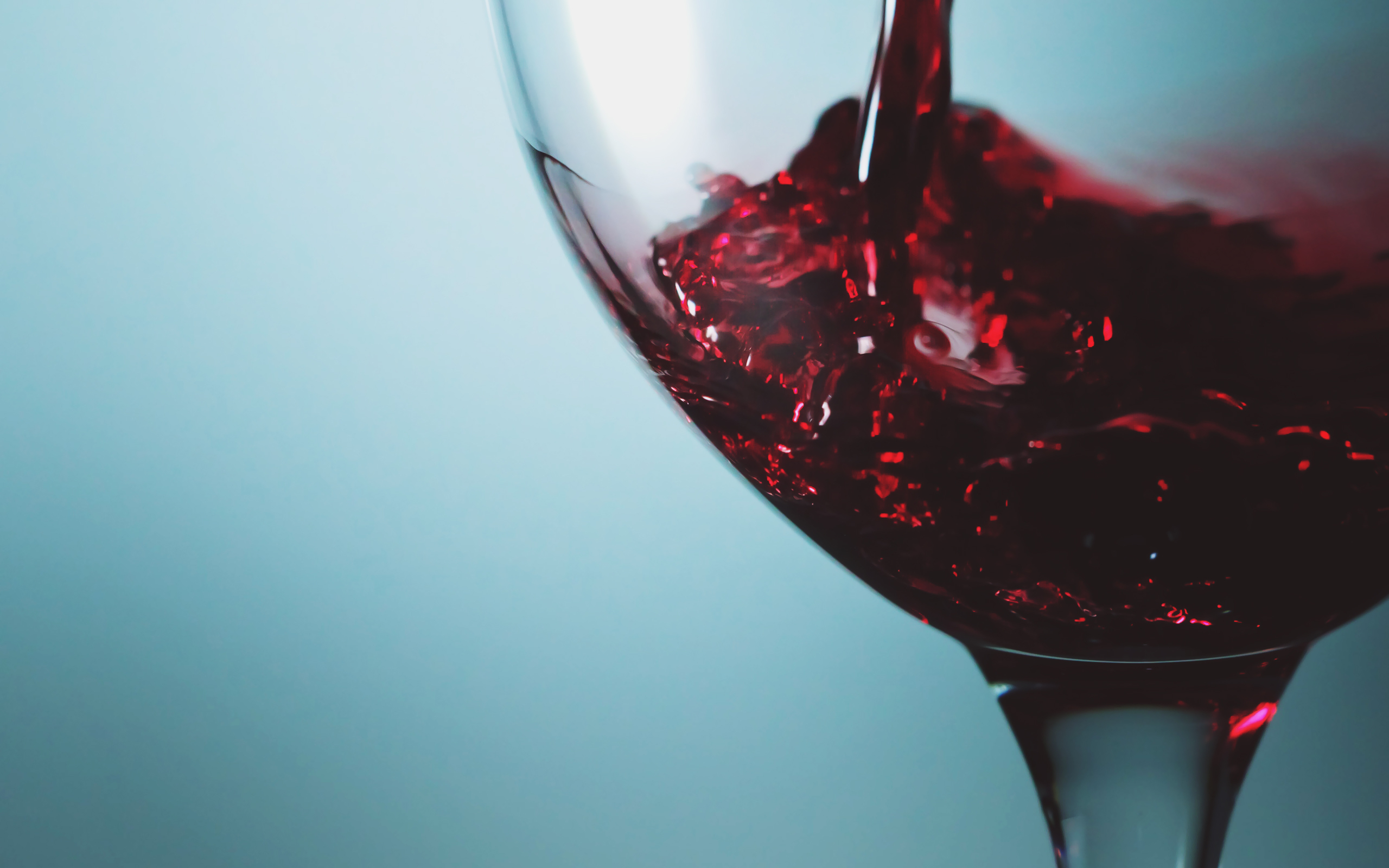 красное вино бокалы графин загрузить