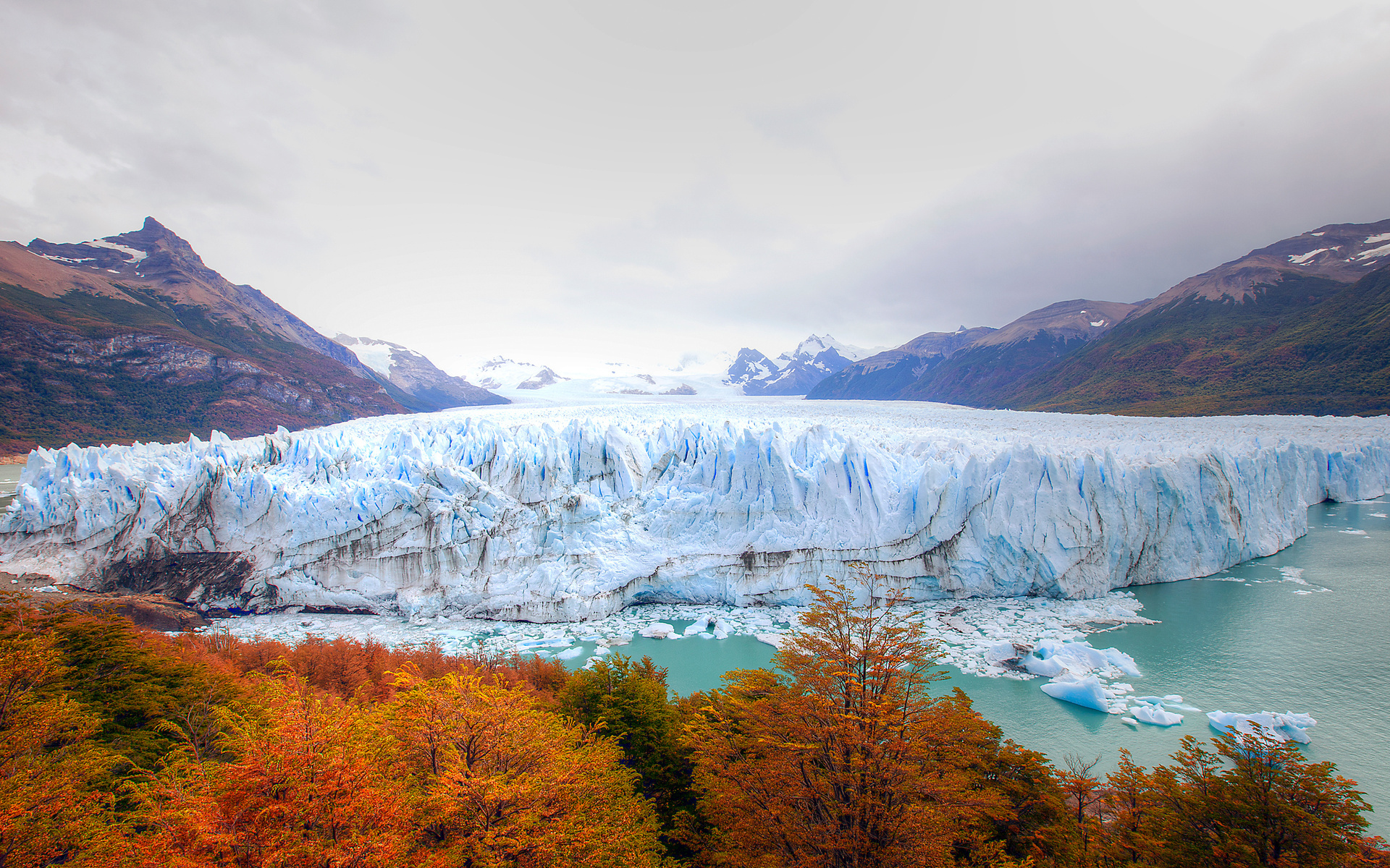 Обои небо, деревья, горы, пейзаж, осень, ледник, the sky, trees, mountains, landscape, autumn, glacier разрешение 1920x1200 Загрузить