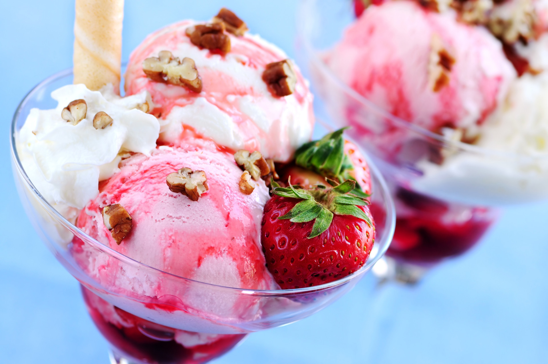 Обои орехи, мороженое, клубника, сладкое, десерт, nuts, ice cream, strawberry, sweet, dessert разрешение 1920x1275 Загрузить