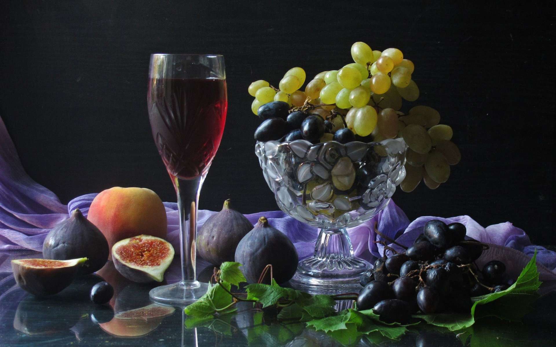Обои инжир, виноград, фрукты, бокал, вино, ваза, персик, натюрморт, красное вино, figs, grapes, fruit, glass, wine, vase, peach, still life, red wine разрешение 1920x1200 Загрузить