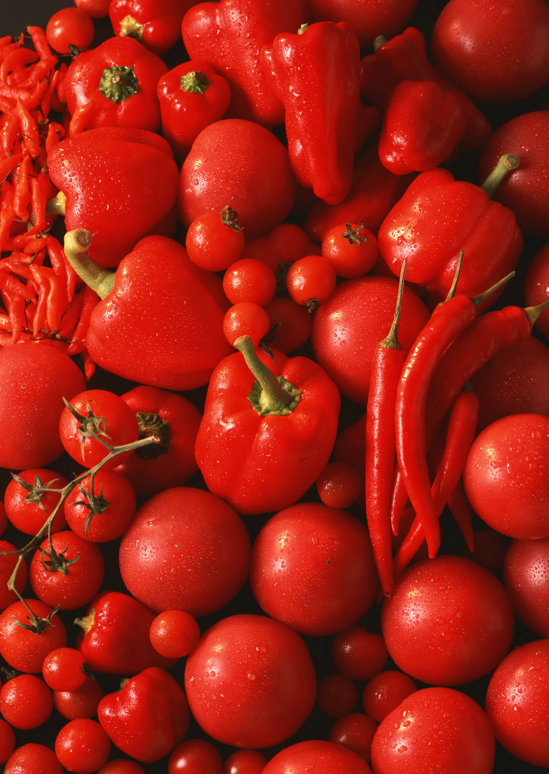 Обои овощи, помидоры, чили, перец, томаты, черри, vegetables, tomatoes, chile, pepper, cherry разрешение 1920x2705 Загрузить