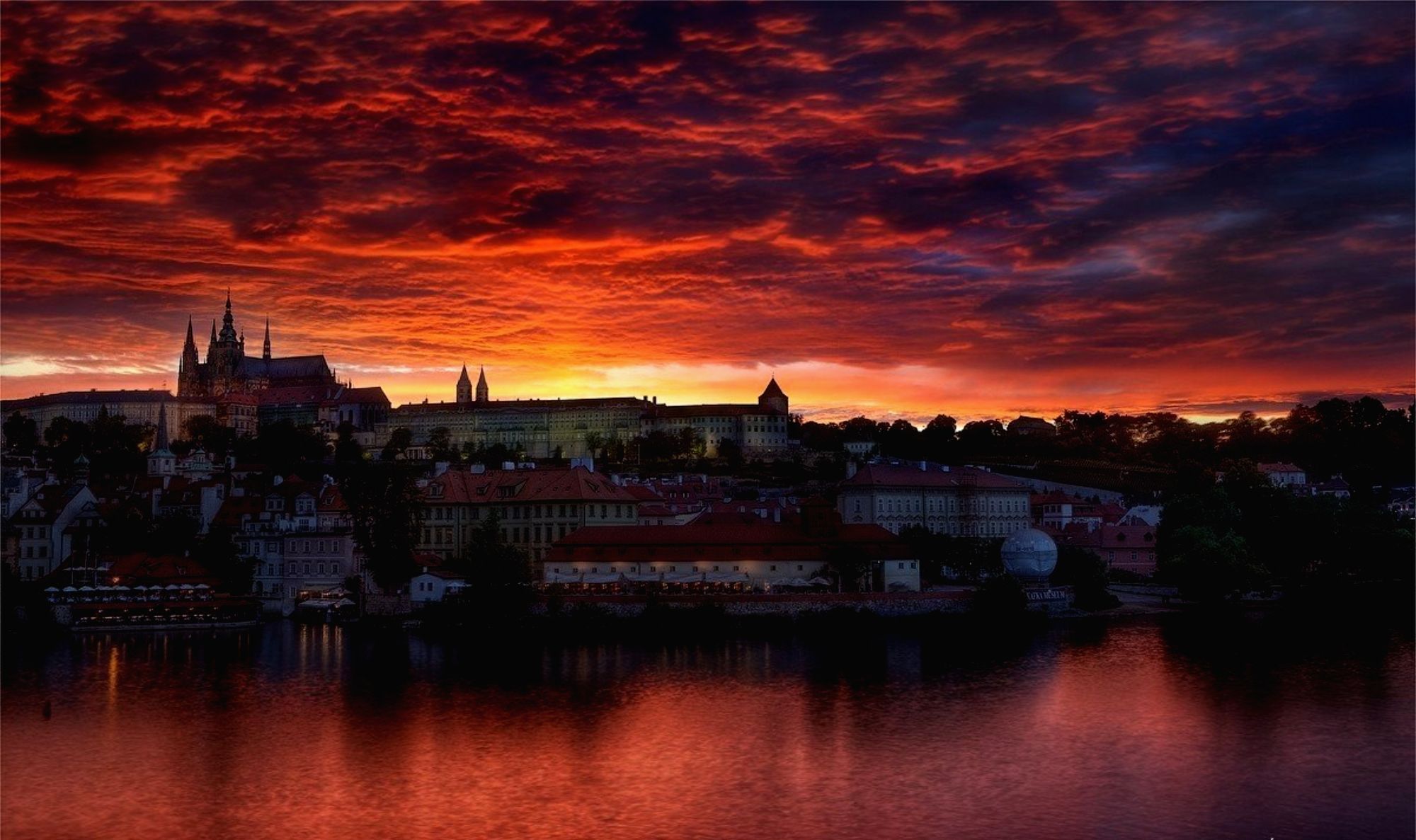 Обои закат, город, дома, здания, прага, sunset, the city, home, building, prague разрешение 2000x1187 Загрузить