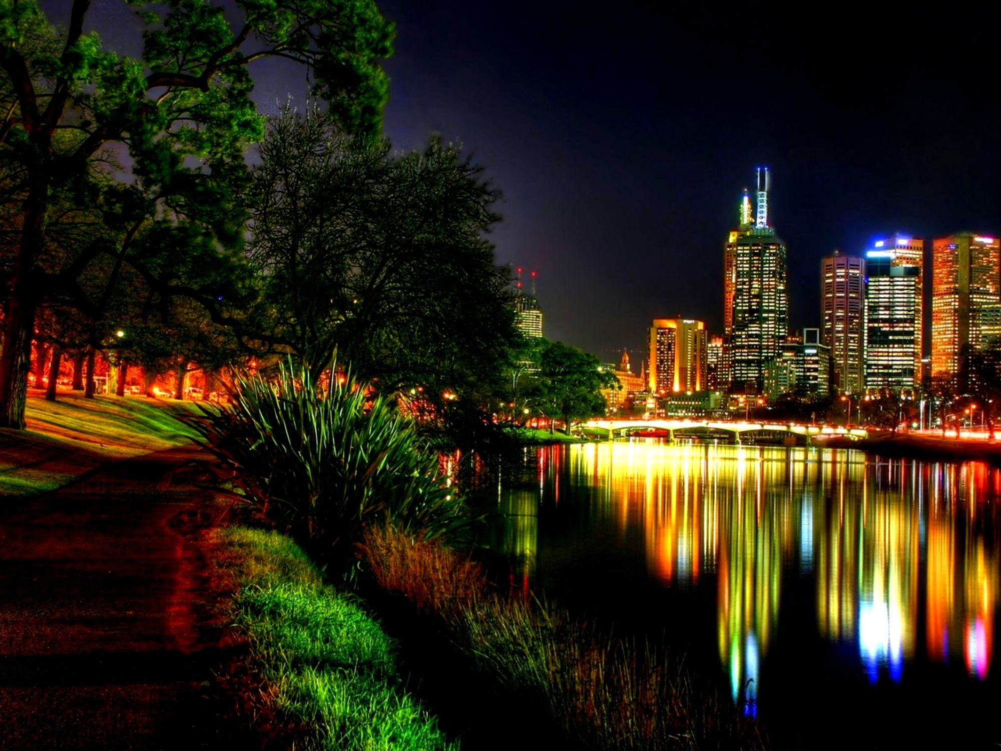 Река город ночь огни скачать