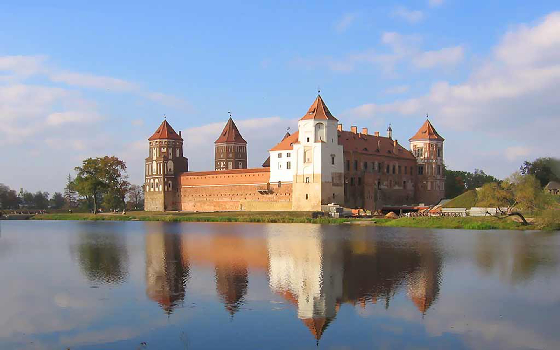 Обои озеро, замок, отражение в воде, lake, castle, the reflection in the water разрешение 1920x1200 Загрузить