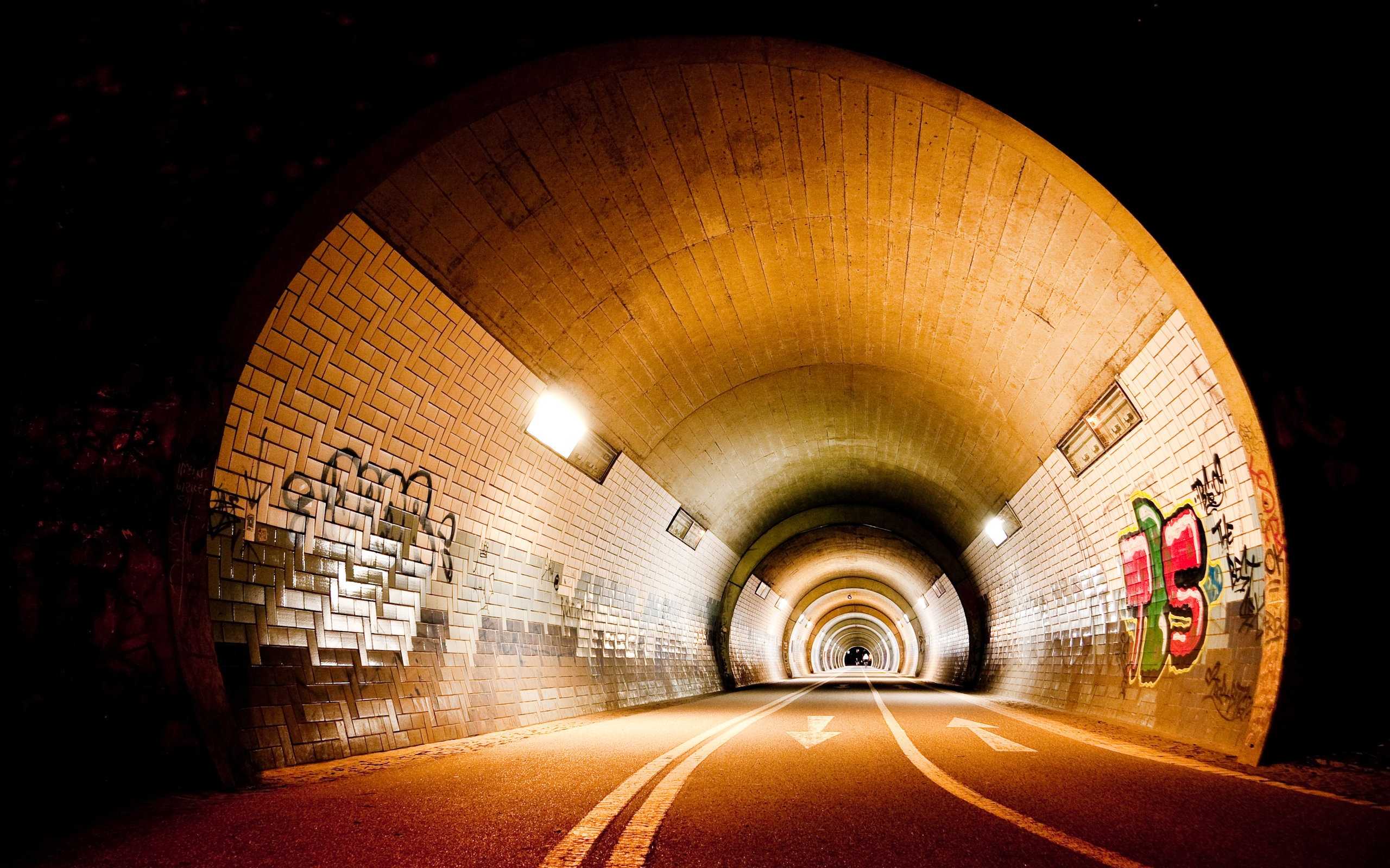 Обои дорога, туннель, граффити, освещение, road, the tunnel, graffiti, lighting разрешение 2560x1600 Загрузить