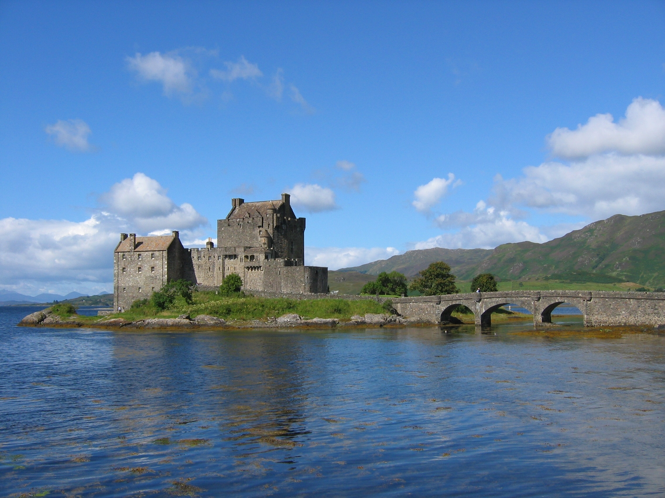 Обои небо, вода, шотландия, эйлин донан замок, the sky, water, scotland, eileen donan castle разрешение 2272x1704 Загрузить