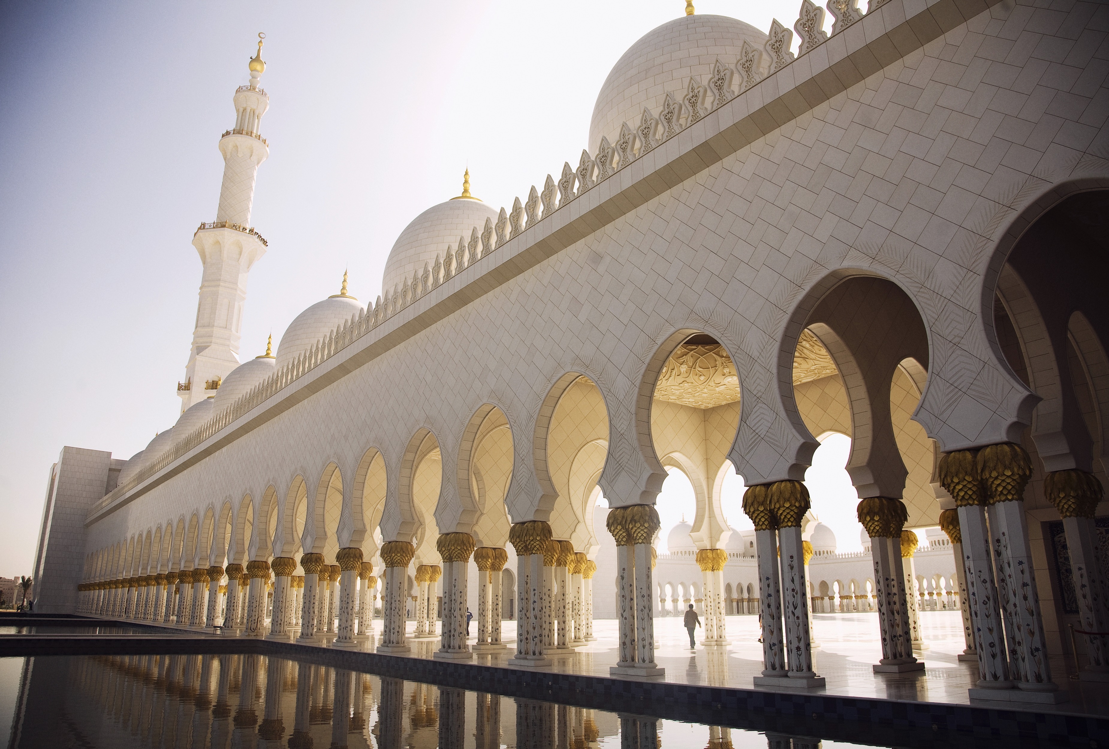 Арабские здания. Абу-Даби мечеть шейха. Мечеть шейха Зайда в Абу-Даби обои. Белая мечеть в Абу-Даби. Мечеть шейха Зайда минарет.
