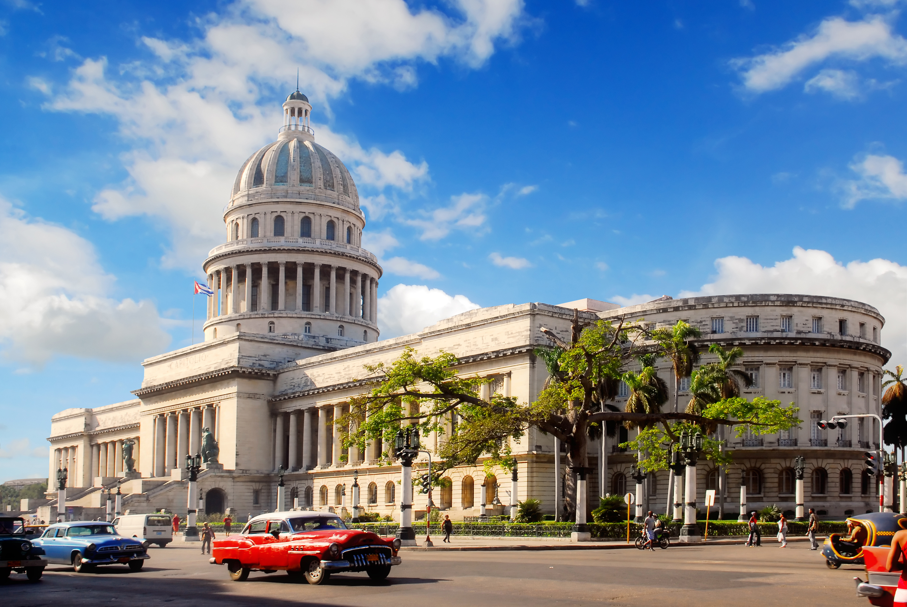 Известные кубинские. Капитолий в Гаване. Куба город Гавана. Столица Кубы Гавана. Здание Капитолия в Гаване.