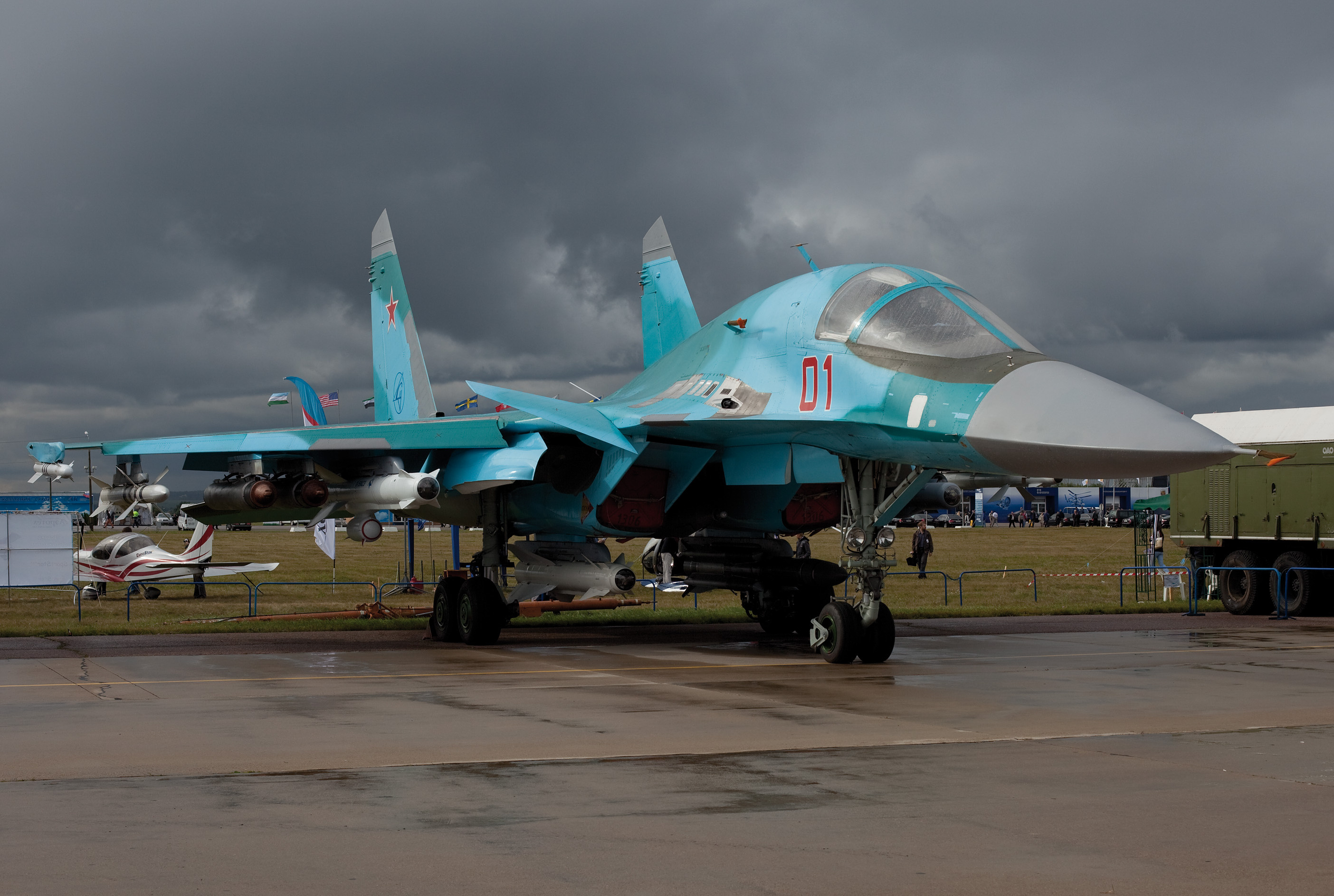 Самолет су 34. Су-34 истребитель. Су34 самолет. Су-34 бомбардировщик. Су-34 сверхзвуковой самолёт.