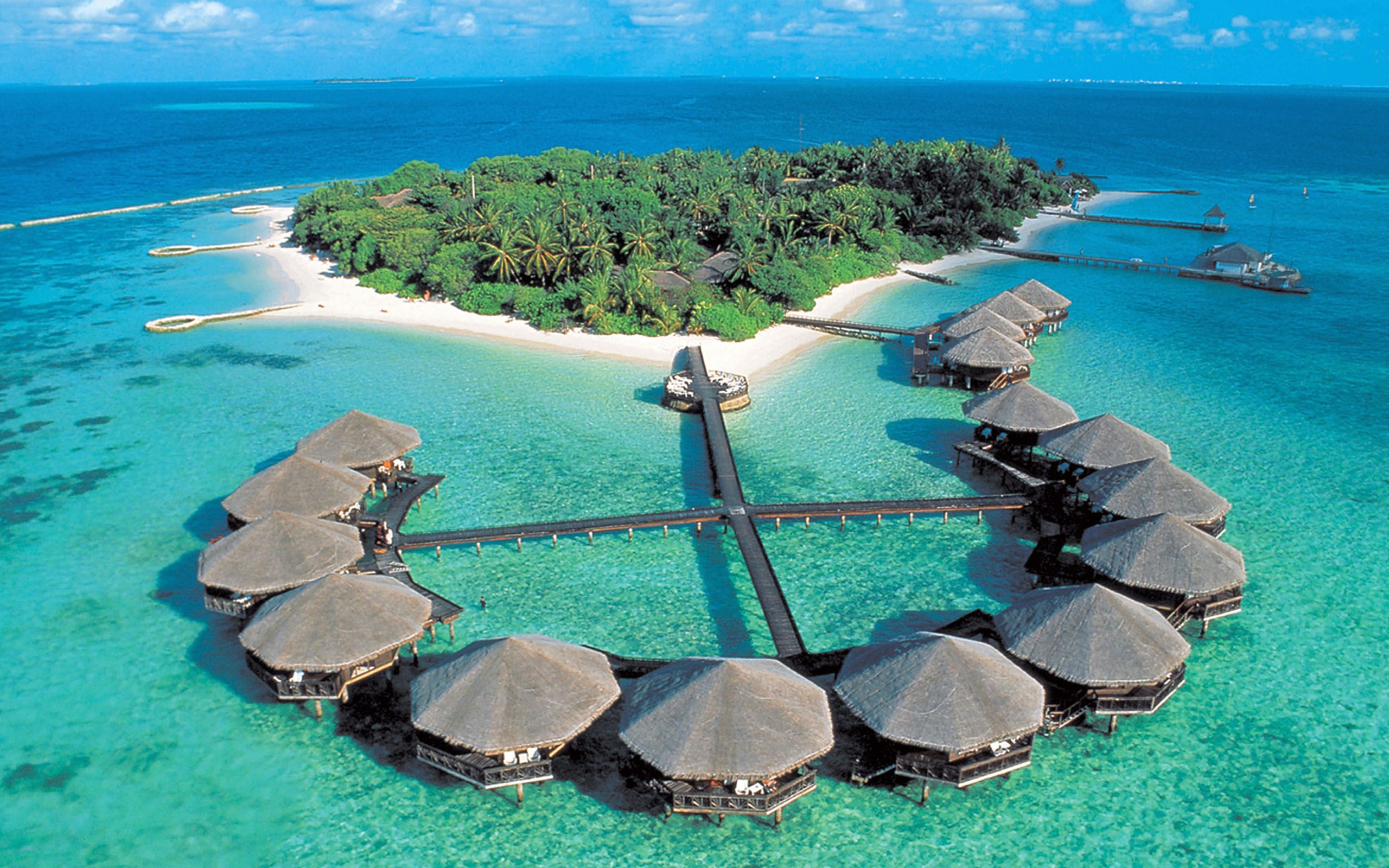 The island was beautiful. Атолл Тувалу. Лааму Атолл Мальдивы. Остров Хитаду Мальдивы. Мале Мальдивские острова.