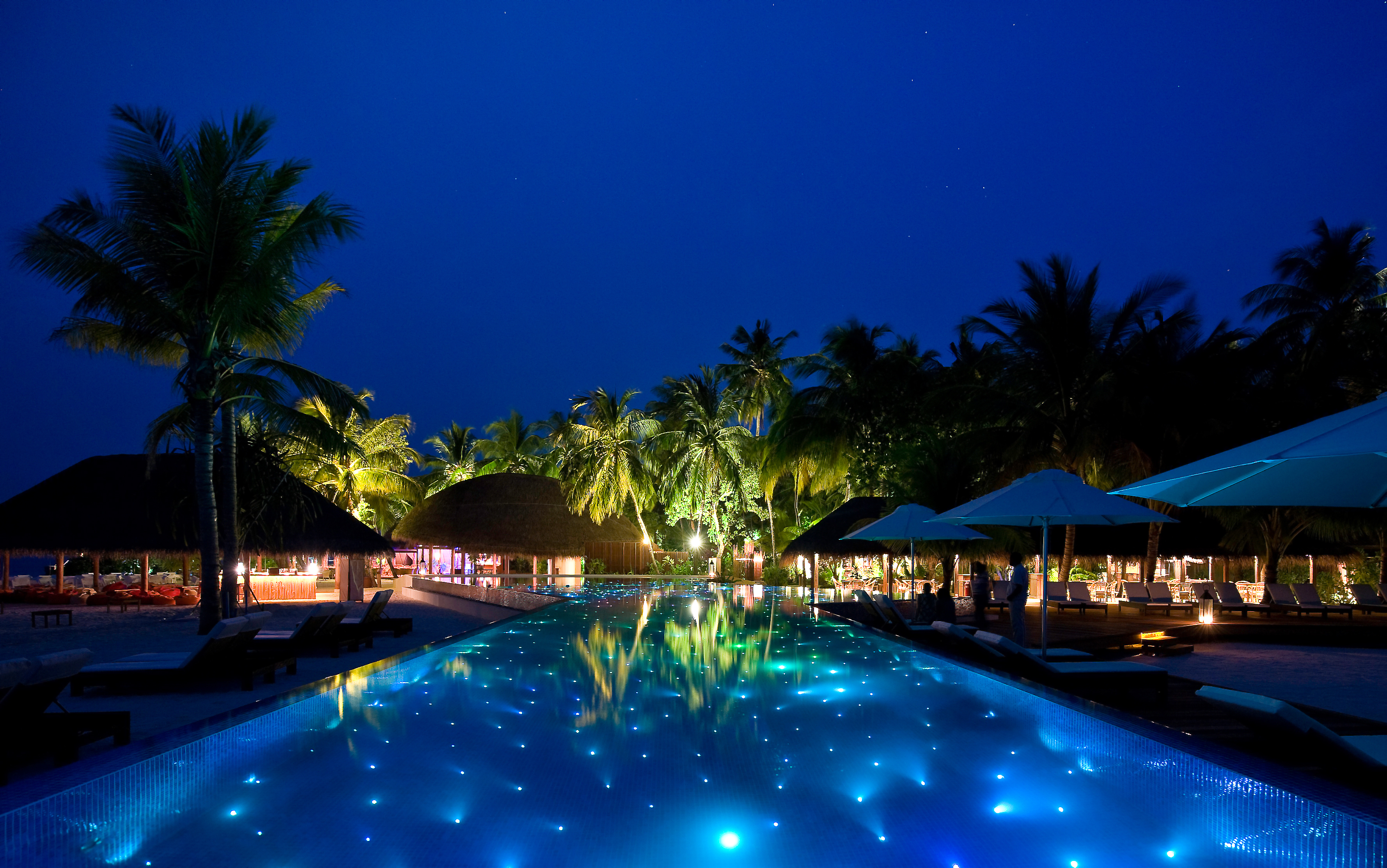Обои вечер, бассейн, курорт, тропики, мальдивы, the evening, pool, resort, tropics, the maldives разрешение 3556x2227 Загрузить