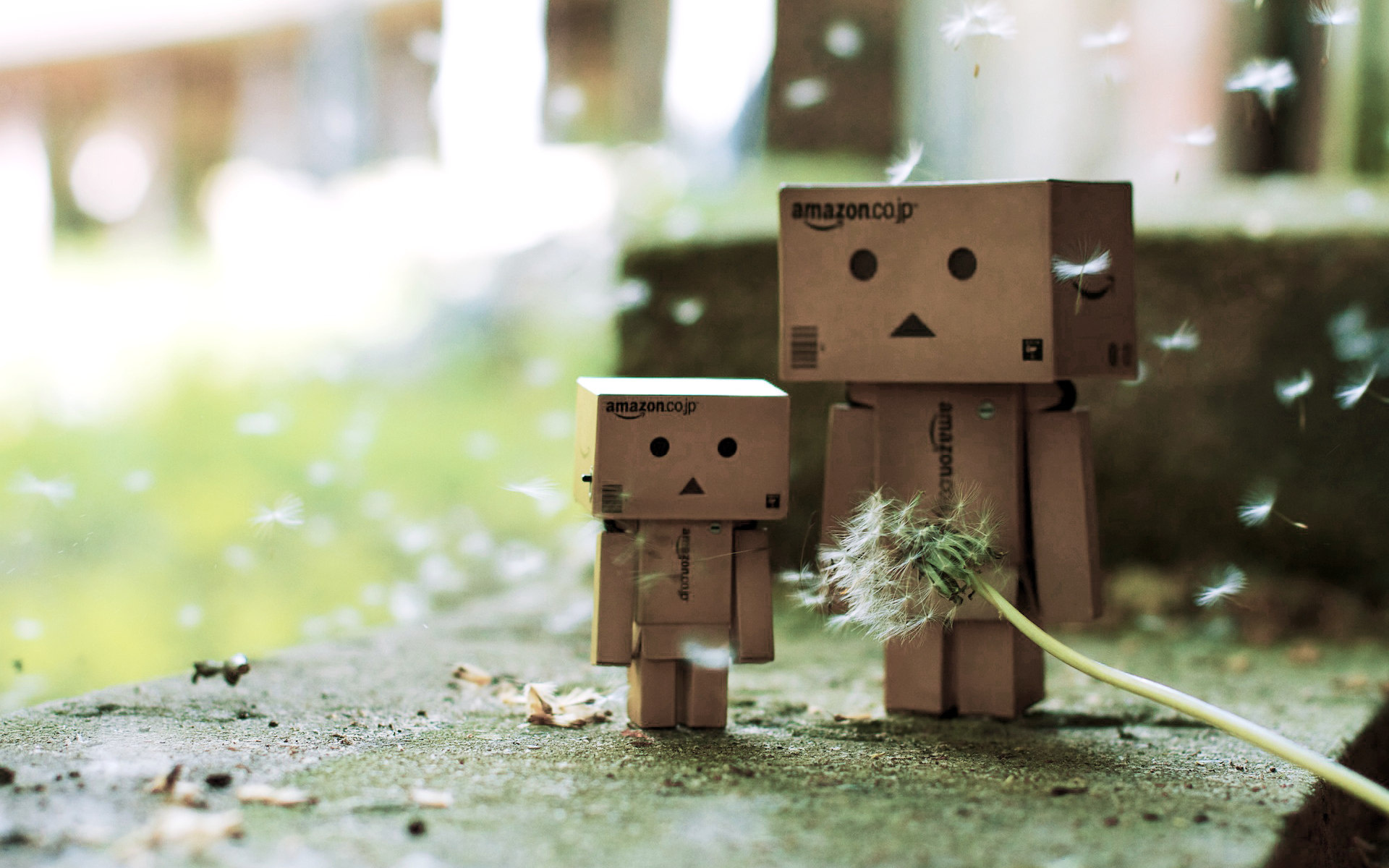 Маленький человечек. Коробочка Данбо. Danbo робот. Картонный человек Данбо. Картонный человечек Danbo.