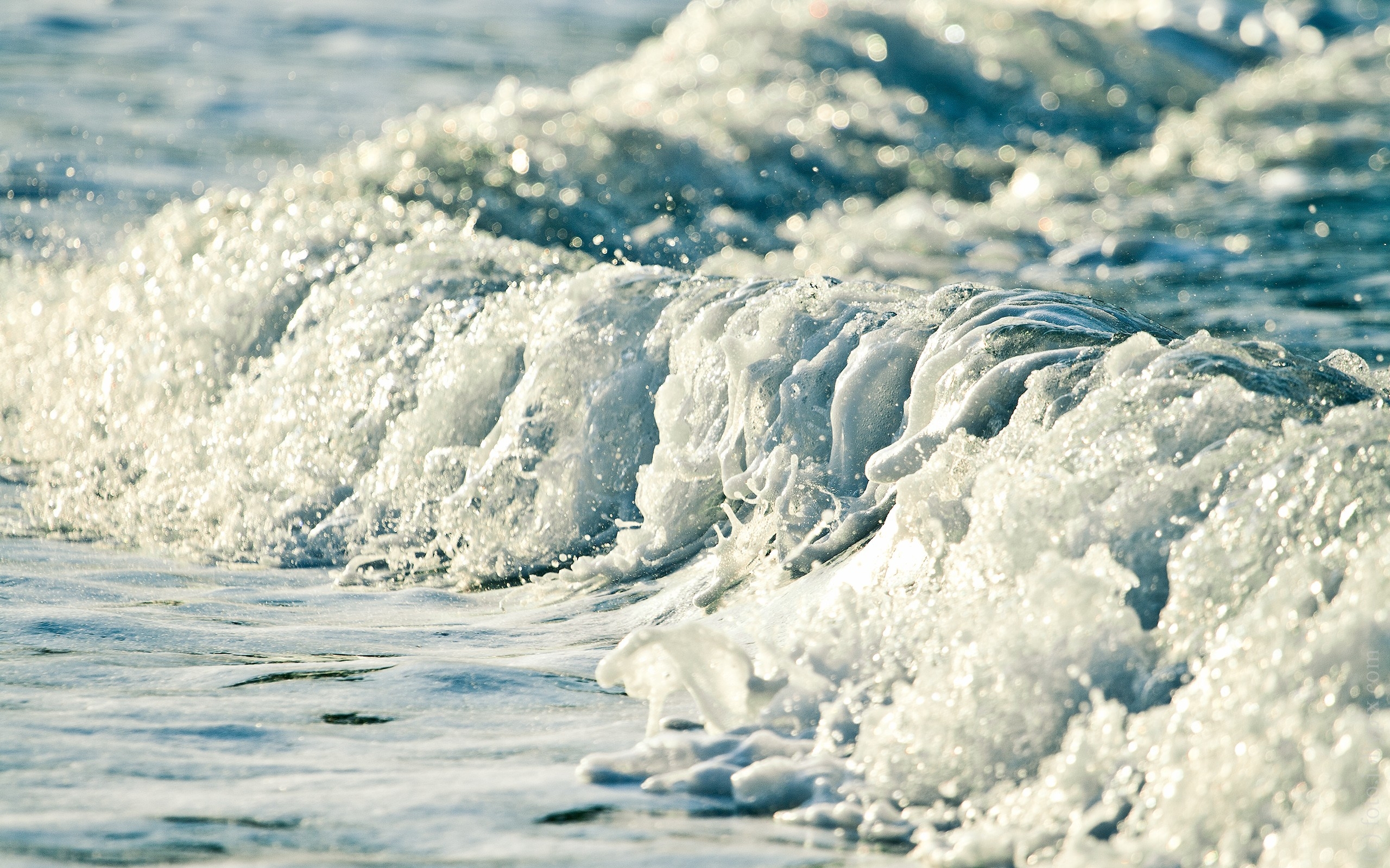 Пенящийся. Морская пена. Море, волны. Океан волны. Белая волна.