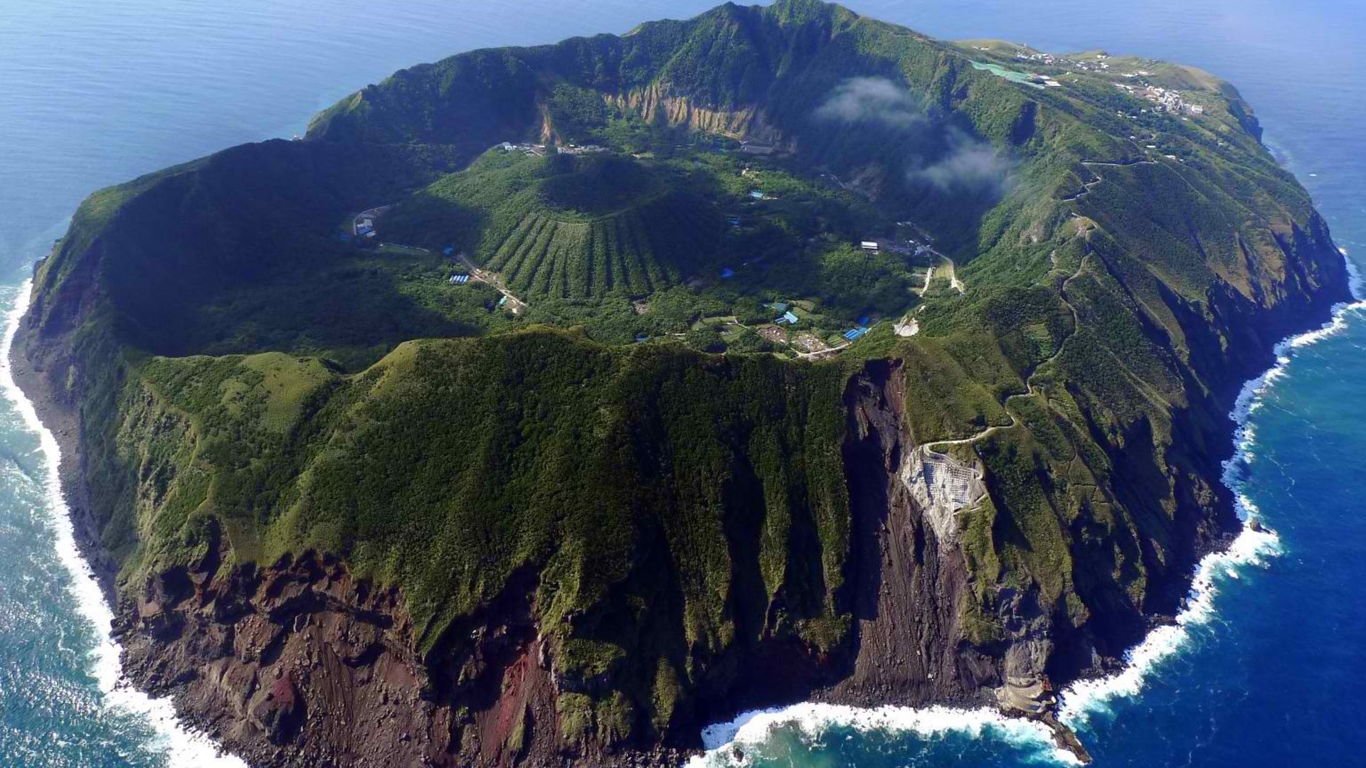 Обои япония, вулканический остров аогасима, japan, volcanic island aogashima разрешение 1920x1080 Загрузить