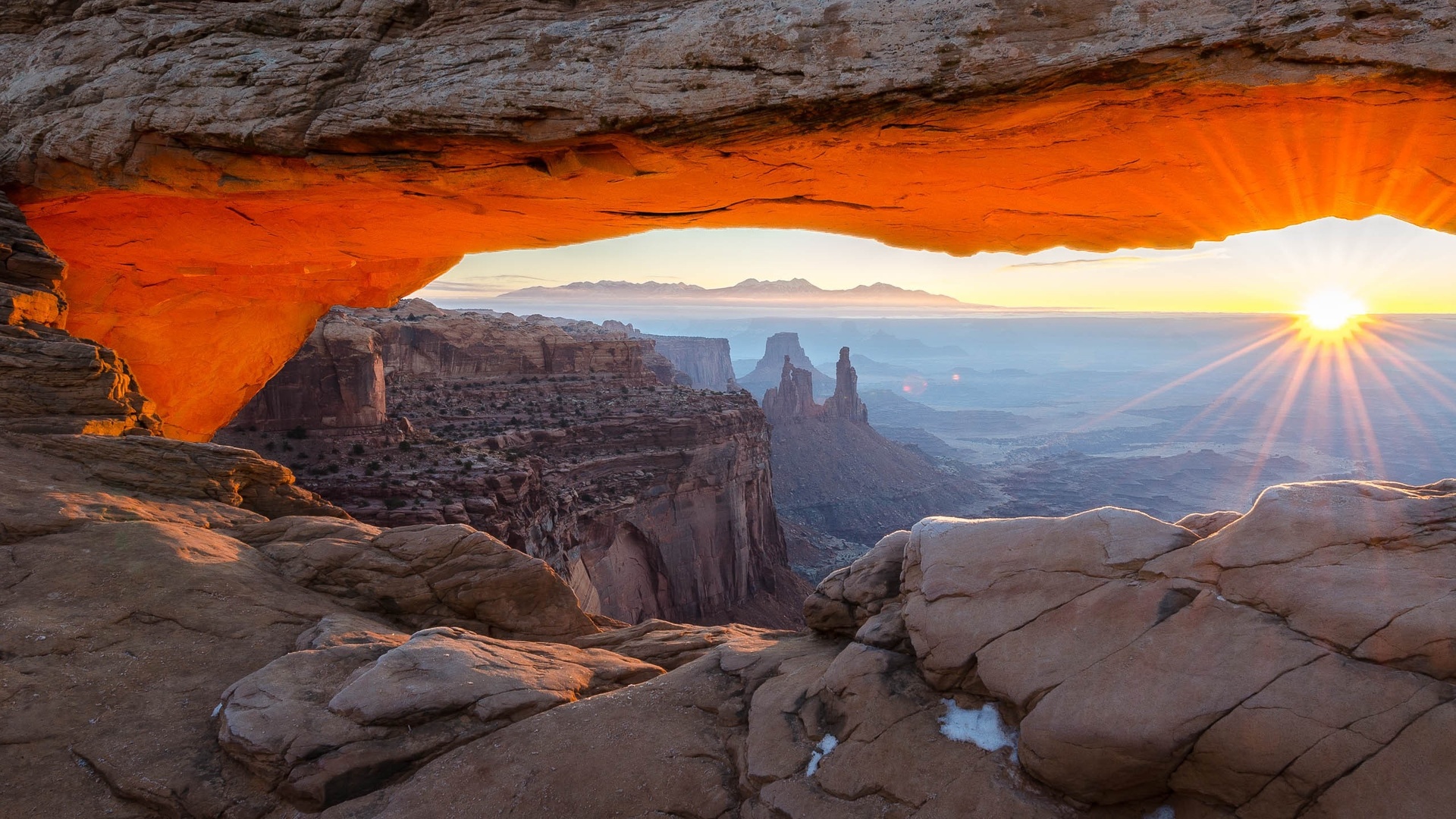 природа скалы Mesa Arch национальный парк США без смс