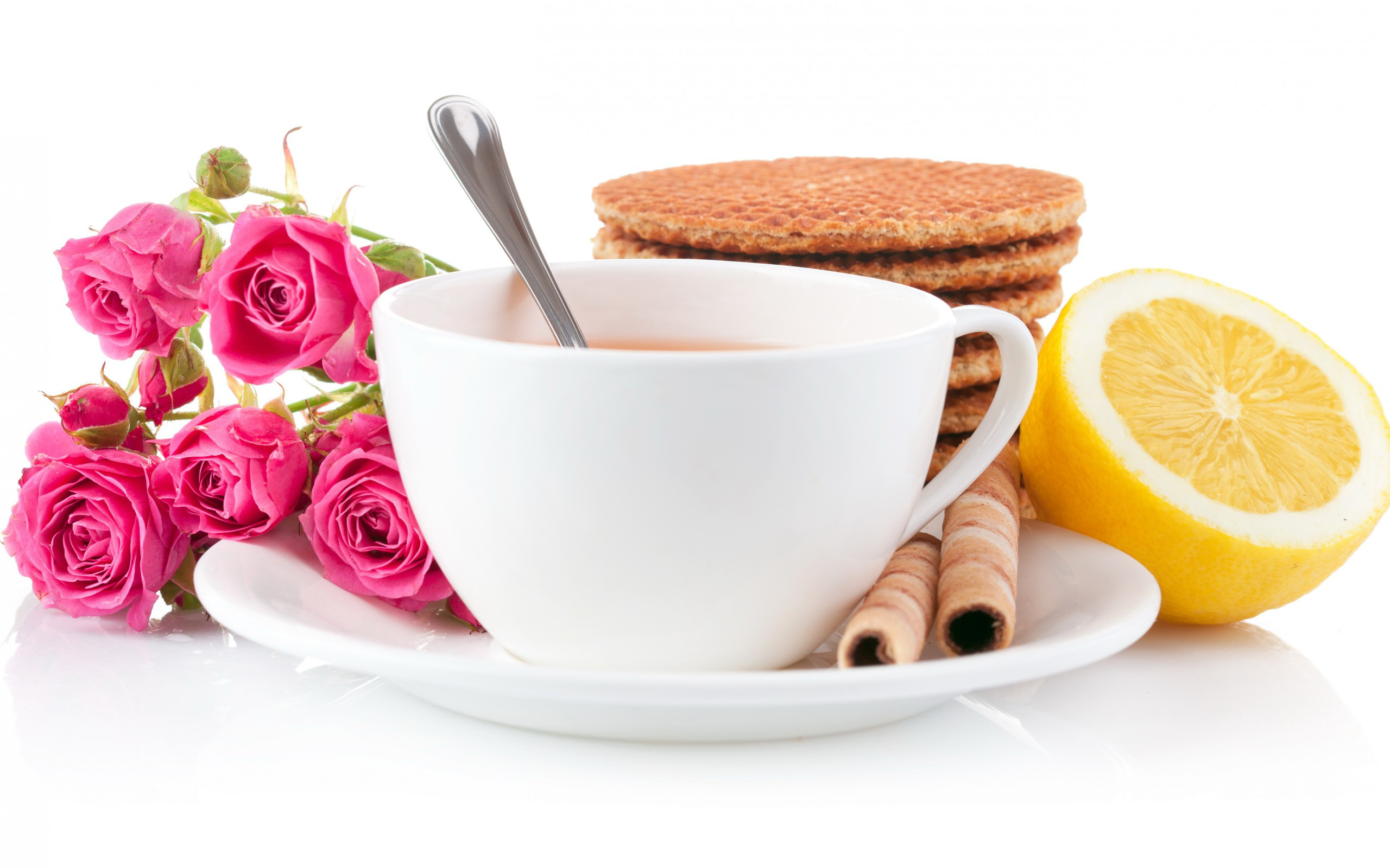 Обои розы, лимон, чашка, чай, печенье, roses, lemon, cup, tea, cookies разрешение 2560x1600 Загрузить