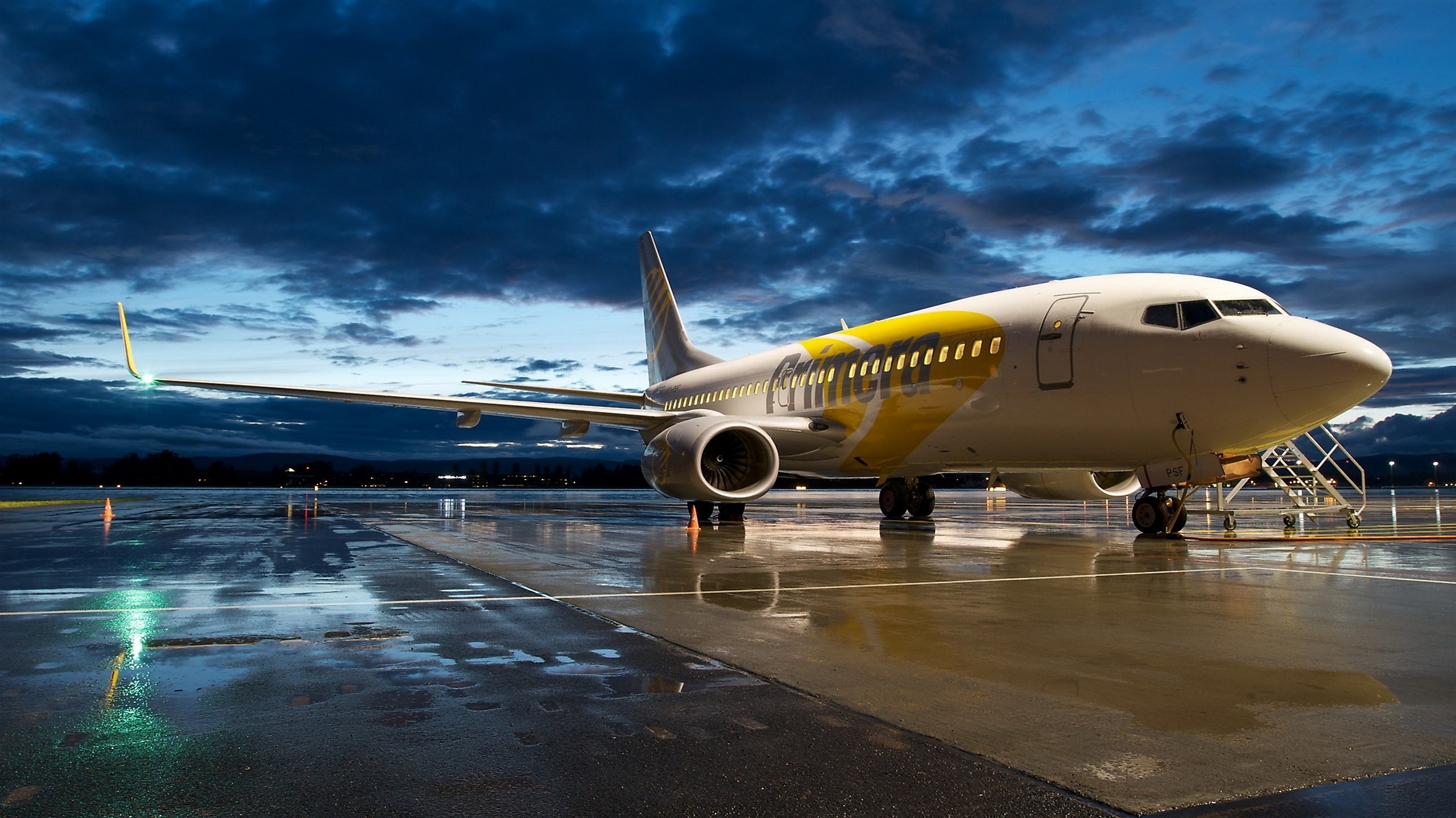 Обои боинг 737 на аэродроме, boeing 737 at the airport разрешение 2560x1440 Загрузить