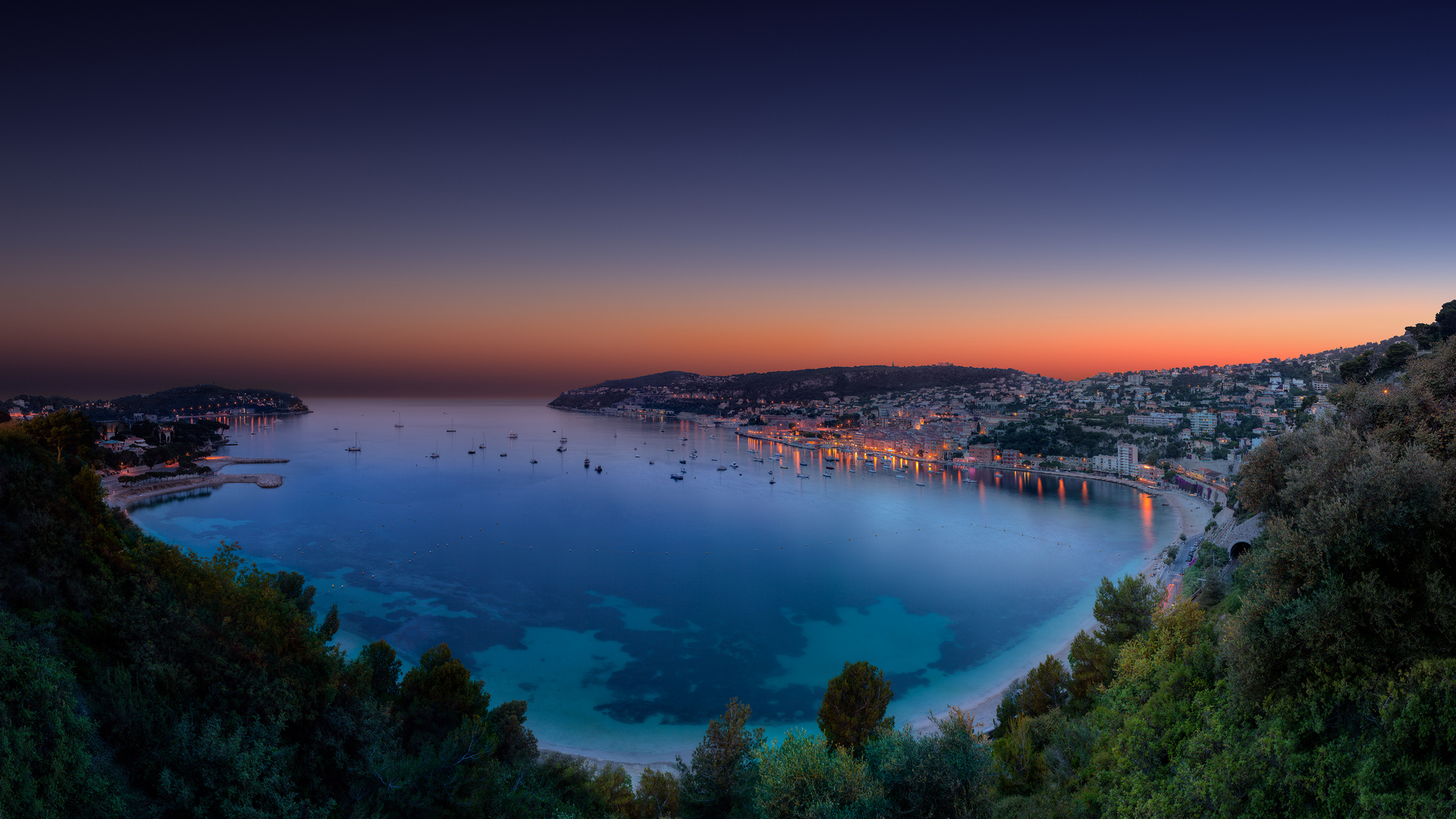 Обои яхты, панорама, город, красивый залив на закате, синяя вода, yachts, panorama, the city, the beautiful bay at sunset, blue water разрешение 1920x1080 Загрузить