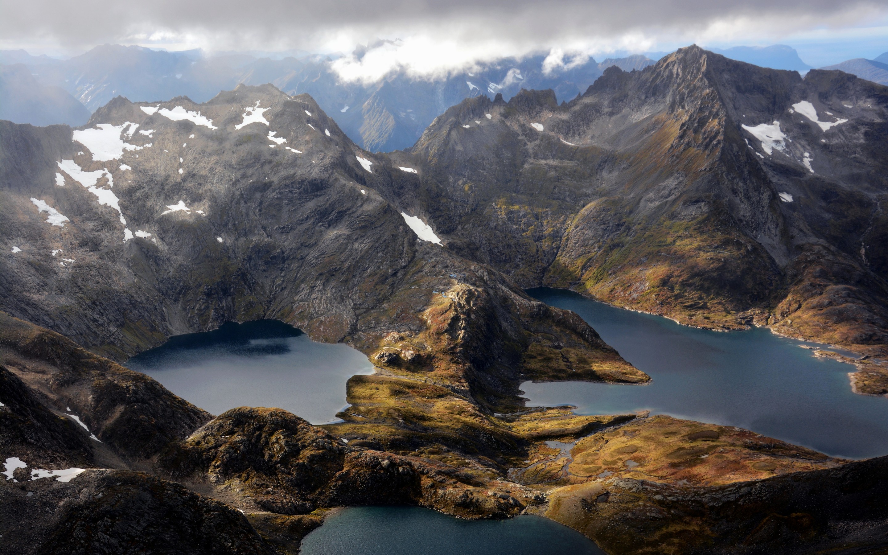 Обои облака, горы, снег, озёра, норвегия, lakes, норвегии, straumgjerde, clouds, mountains, snow, lake, norway разрешение 2880x1800 Загрузить