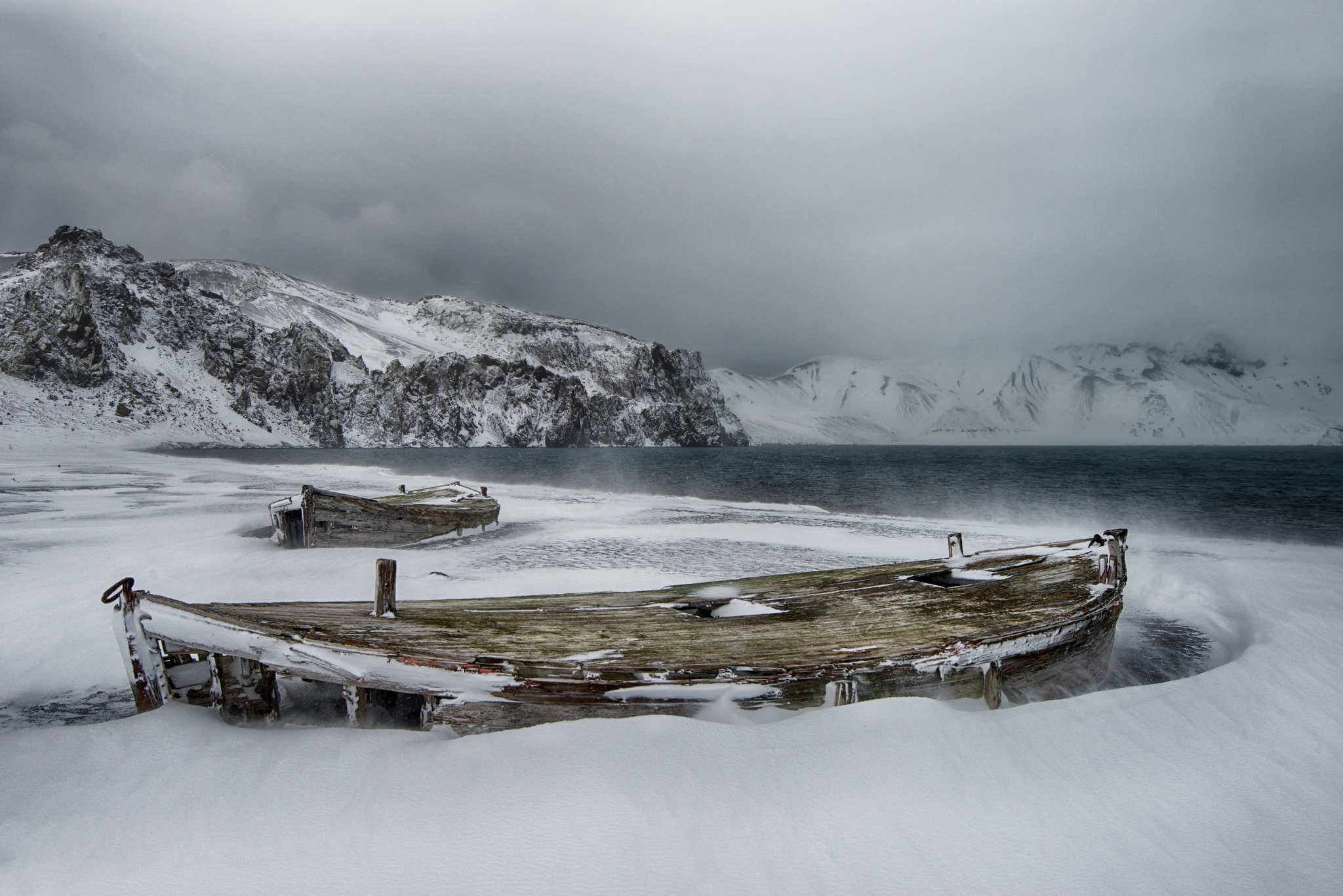 Зимний остров. Архипелаг южных Шетландских островов. Остров Десепшен. Шетлендские острова зимой. Фарерские Шетландские острова.