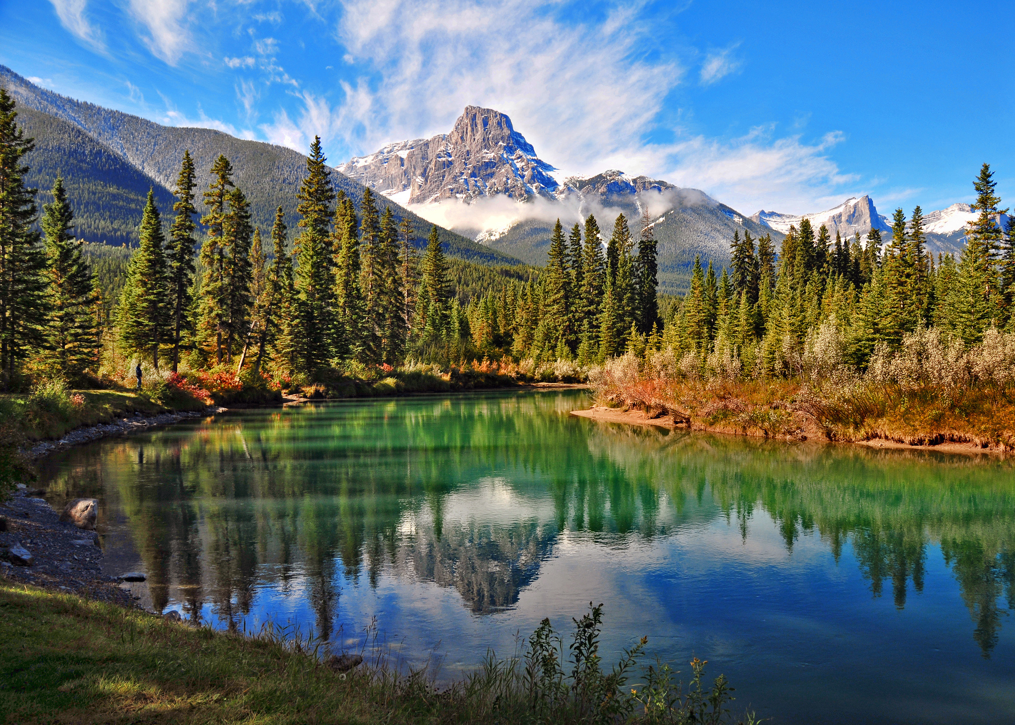 Обои небо, трава, деревья, река, горы, природа, лес, канада, the sky, grass, trees, river, mountains, nature, forest, canada разрешение 2048x1463 Загрузить