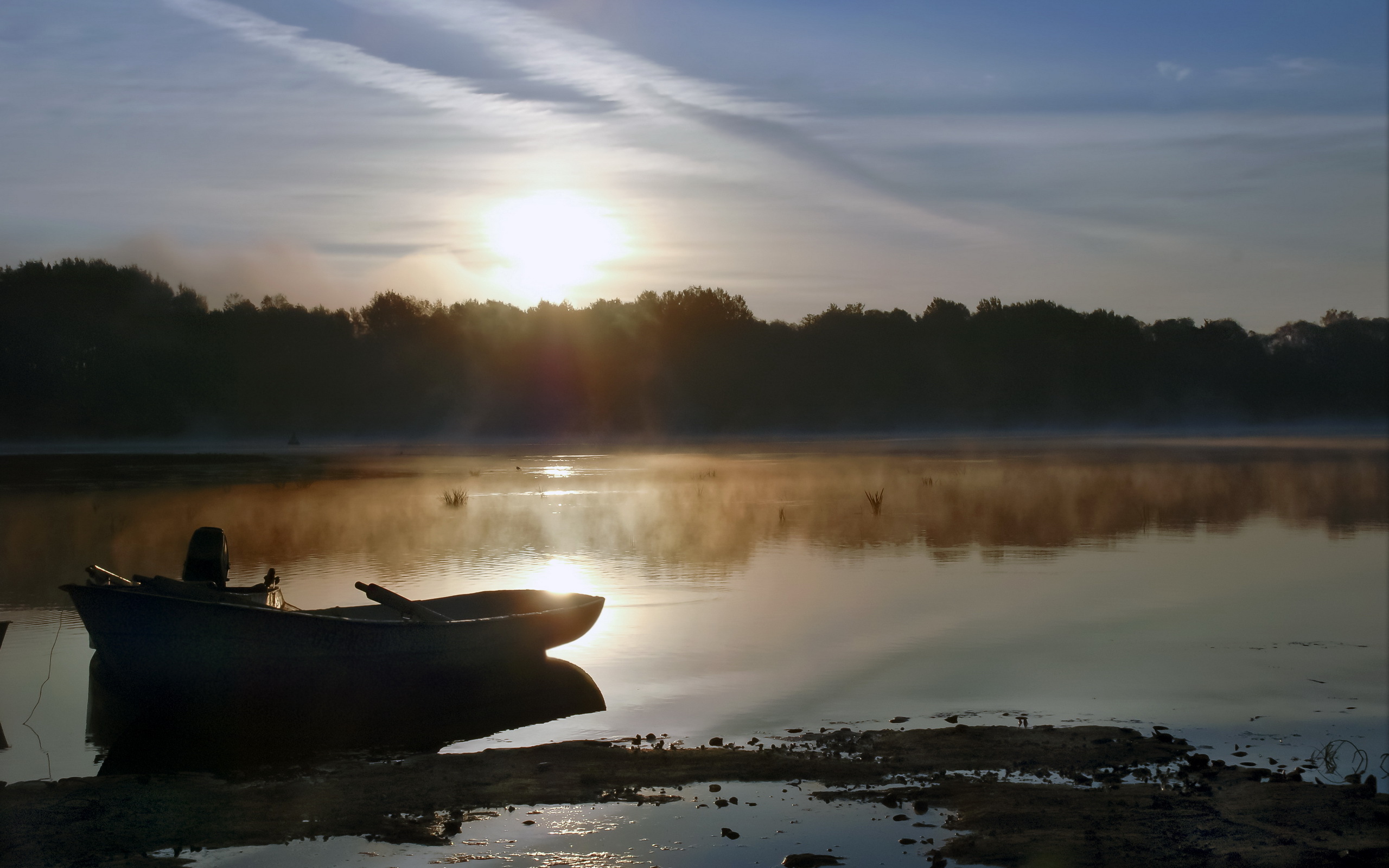 Обои озеро, утро, туман, лодка, lake, morning, fog, boat разрешение 2560x1600 Загрузить