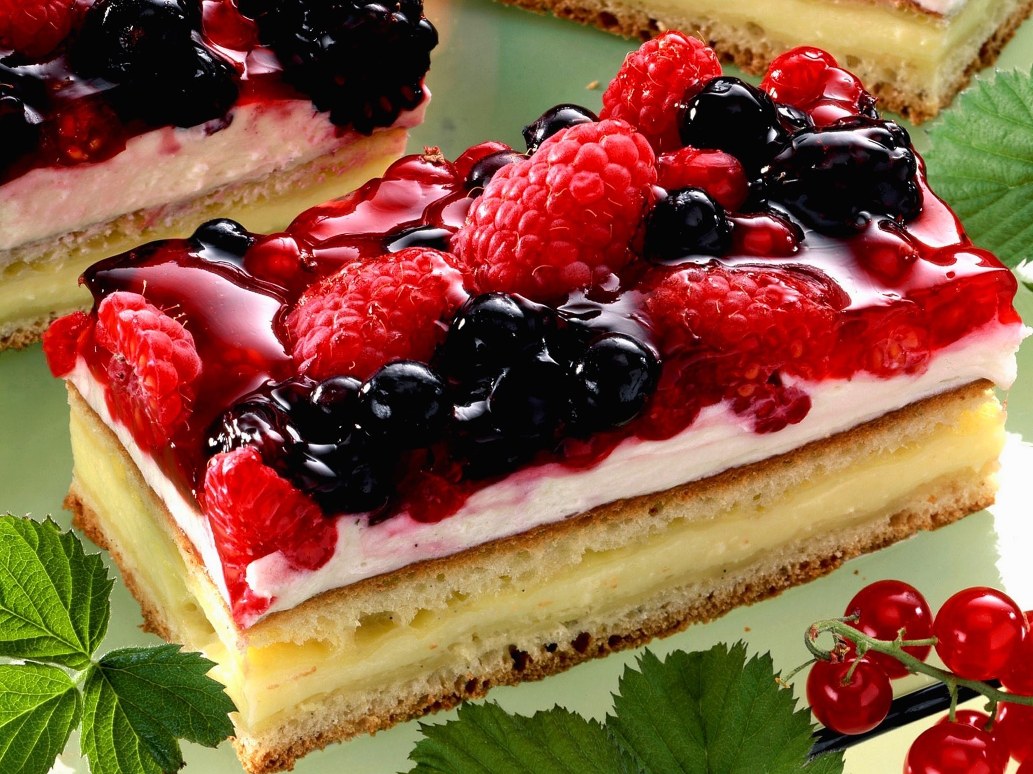 Обои малина, красная смородина, cheesecake., raspberry, red currant разрешение 2048x1536 Загрузить