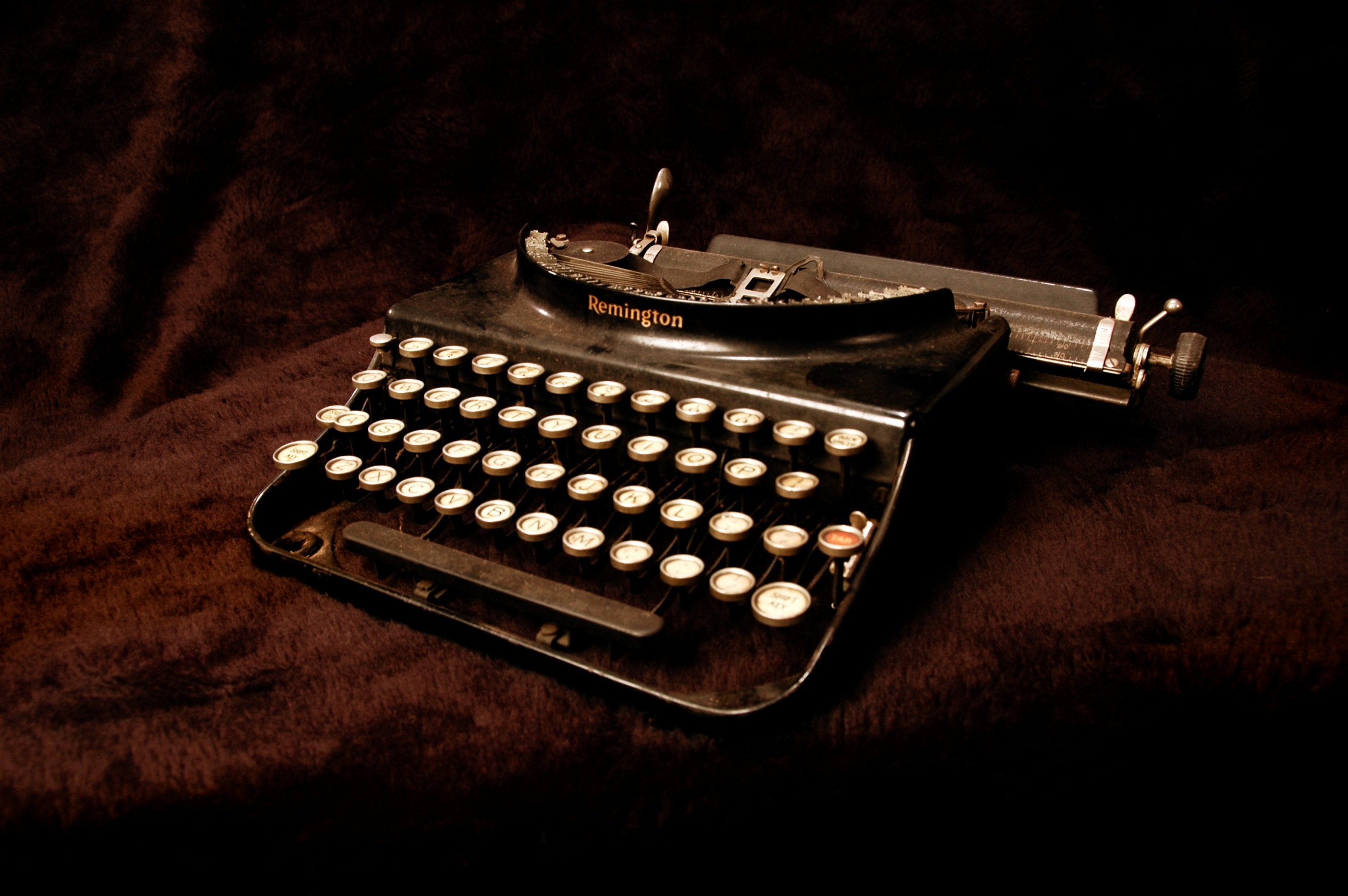 Обои фон, винтаж, ретро, печатная машинка, машинка, background, vintage, retro, typewriter, machine разрешение 2587x1720 Загрузить