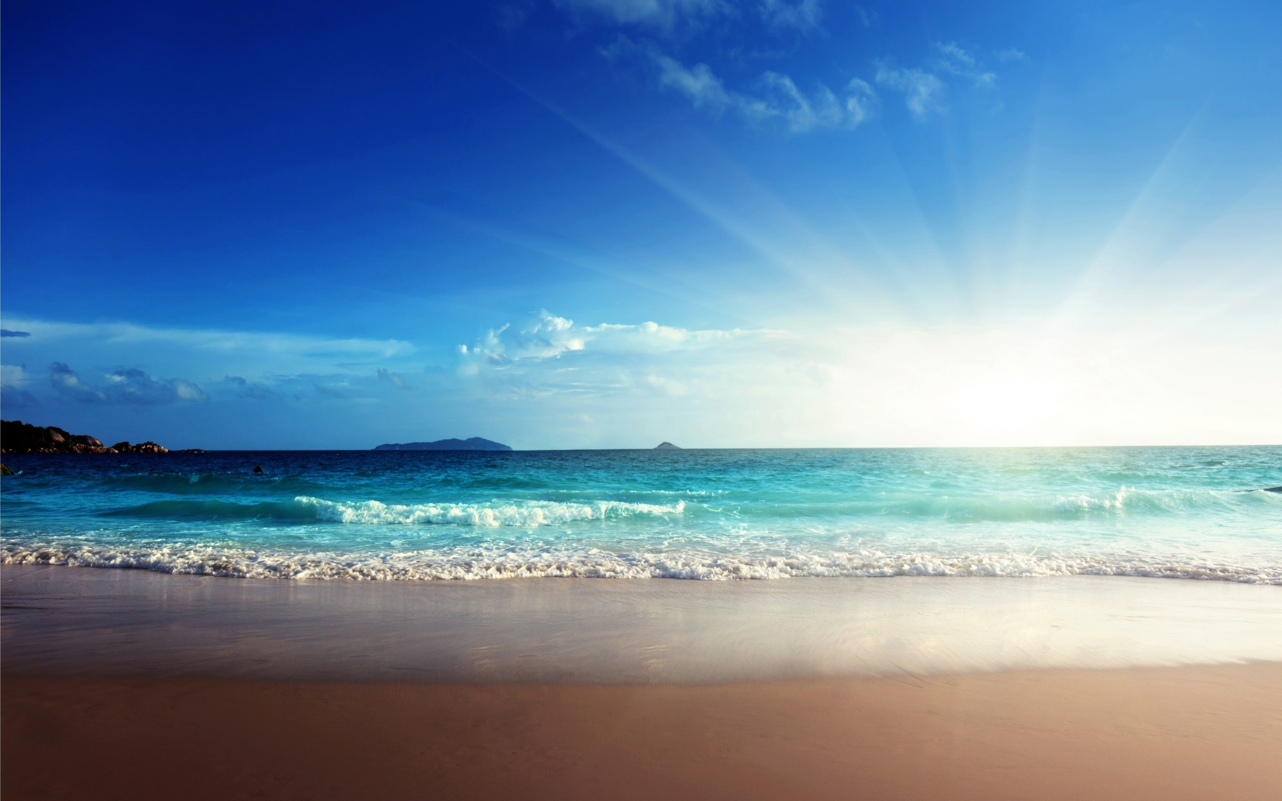 Обои небо, облака, солнце, море, песок, пляж, the sky, clouds, the sun, sea, sand, beach разрешение 2560x1600 Загрузить