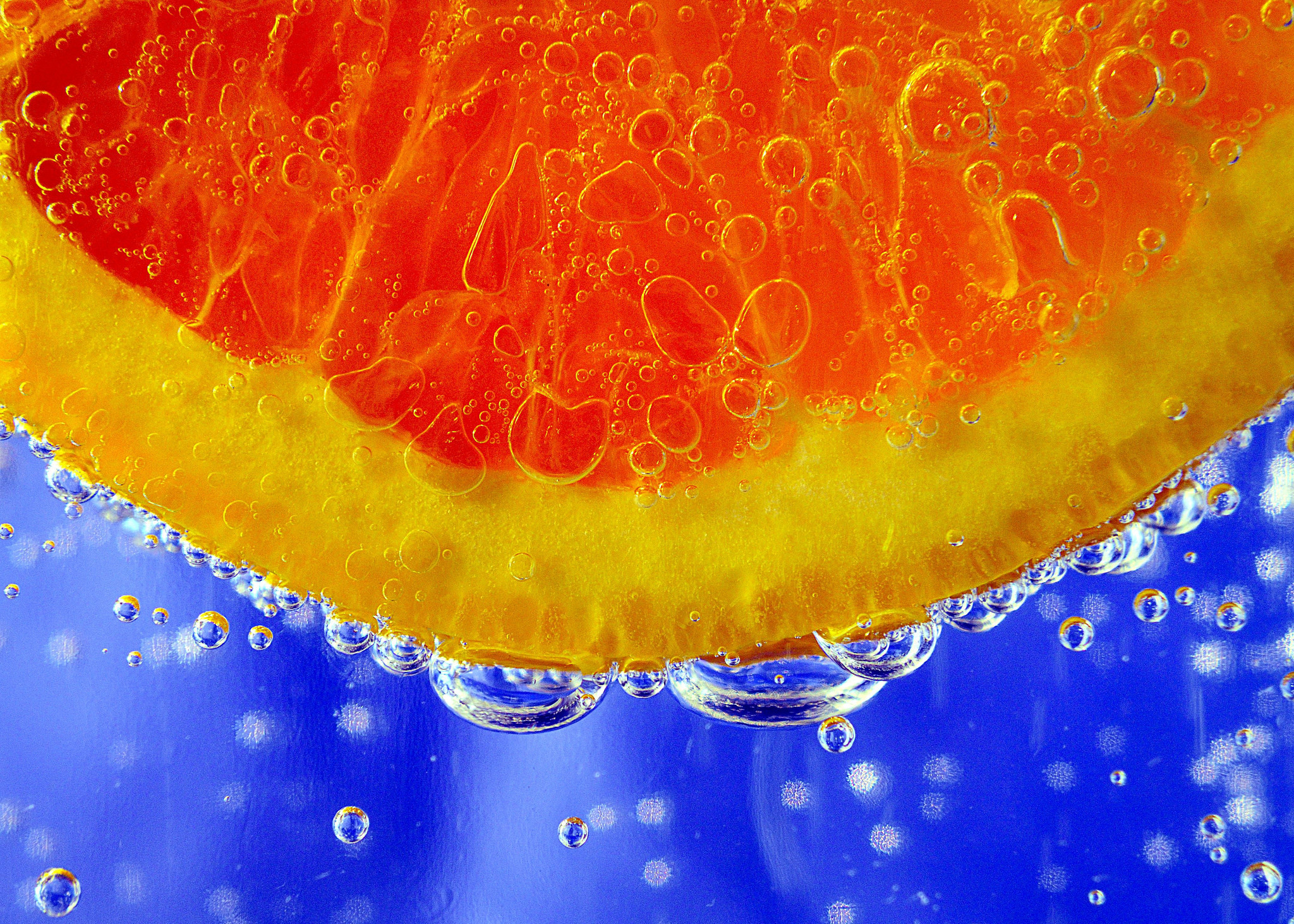 Обои вода, апельсин, пузырьки, долька, water, orange, bubbles, slice разрешение 2048x1463 Загрузить