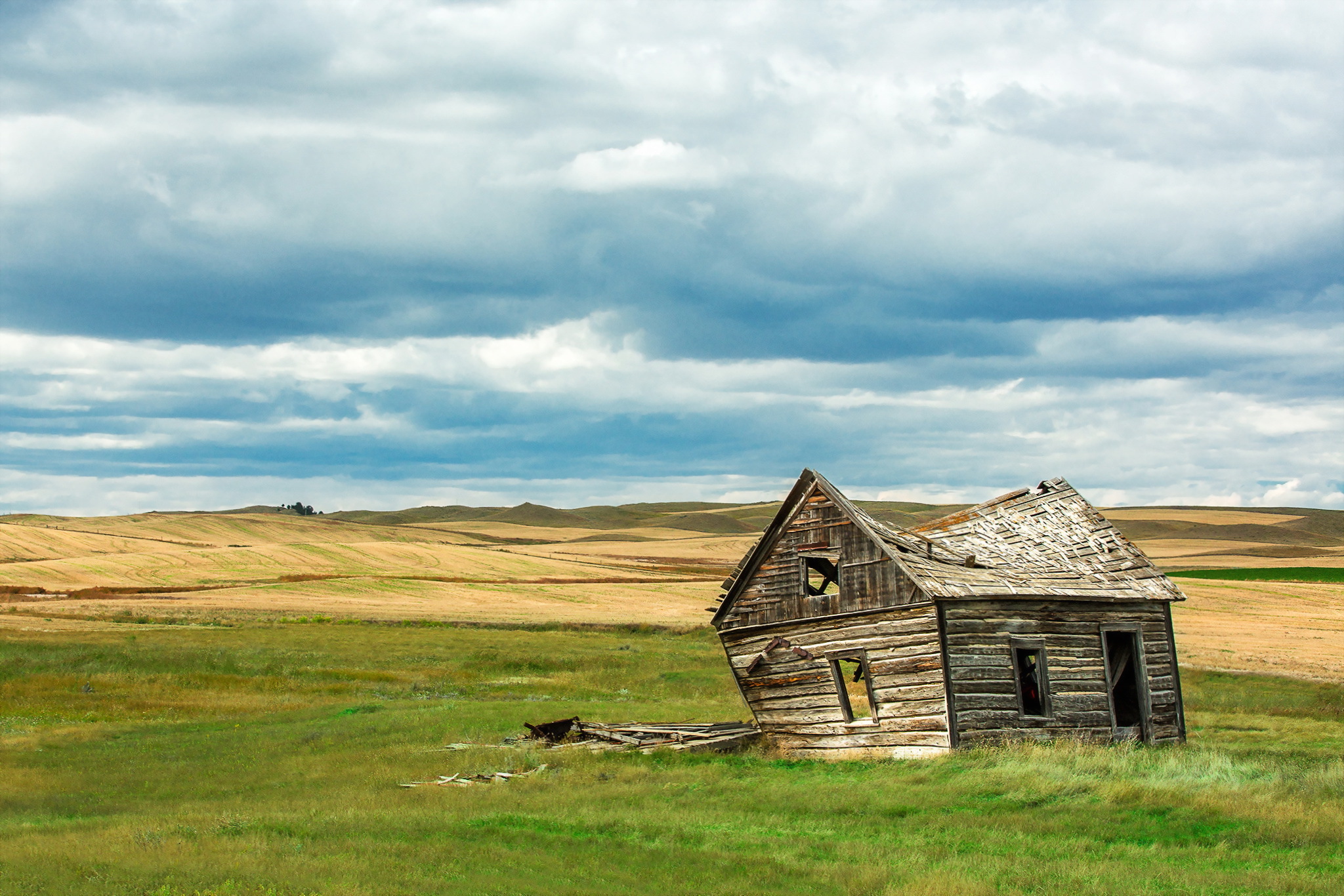 Обои небо, природа, поле, домик, the sky, nature, field, house разрешение 2048x1366 Загрузить