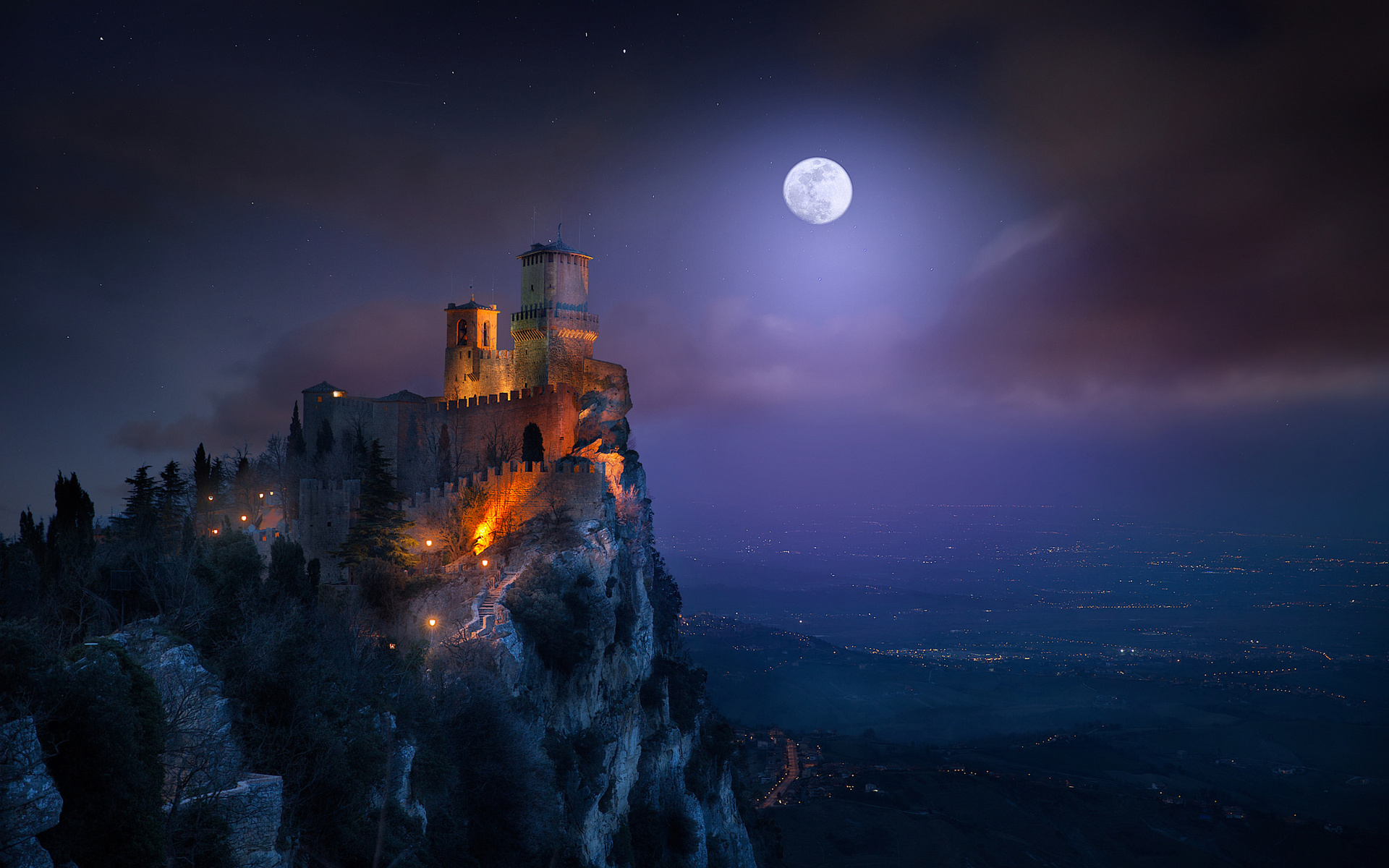 Сан-Марино, гора Монте-титано, крепость, башня, Гуаита, ночь, свет, Луна