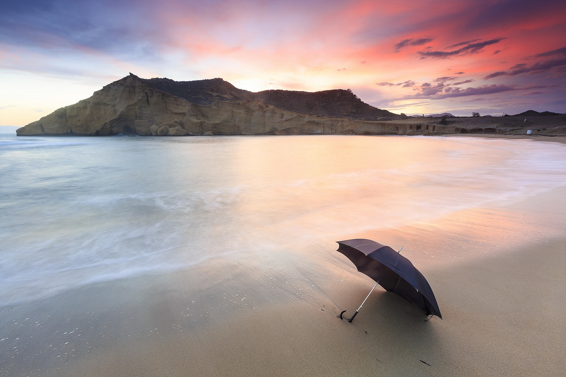 Обои скалы, берег, море, песок, пляж, зонт, зонтик, rocks, shore, sea, sand, beach, umbrella разрешение 1920x1280 Загрузить
