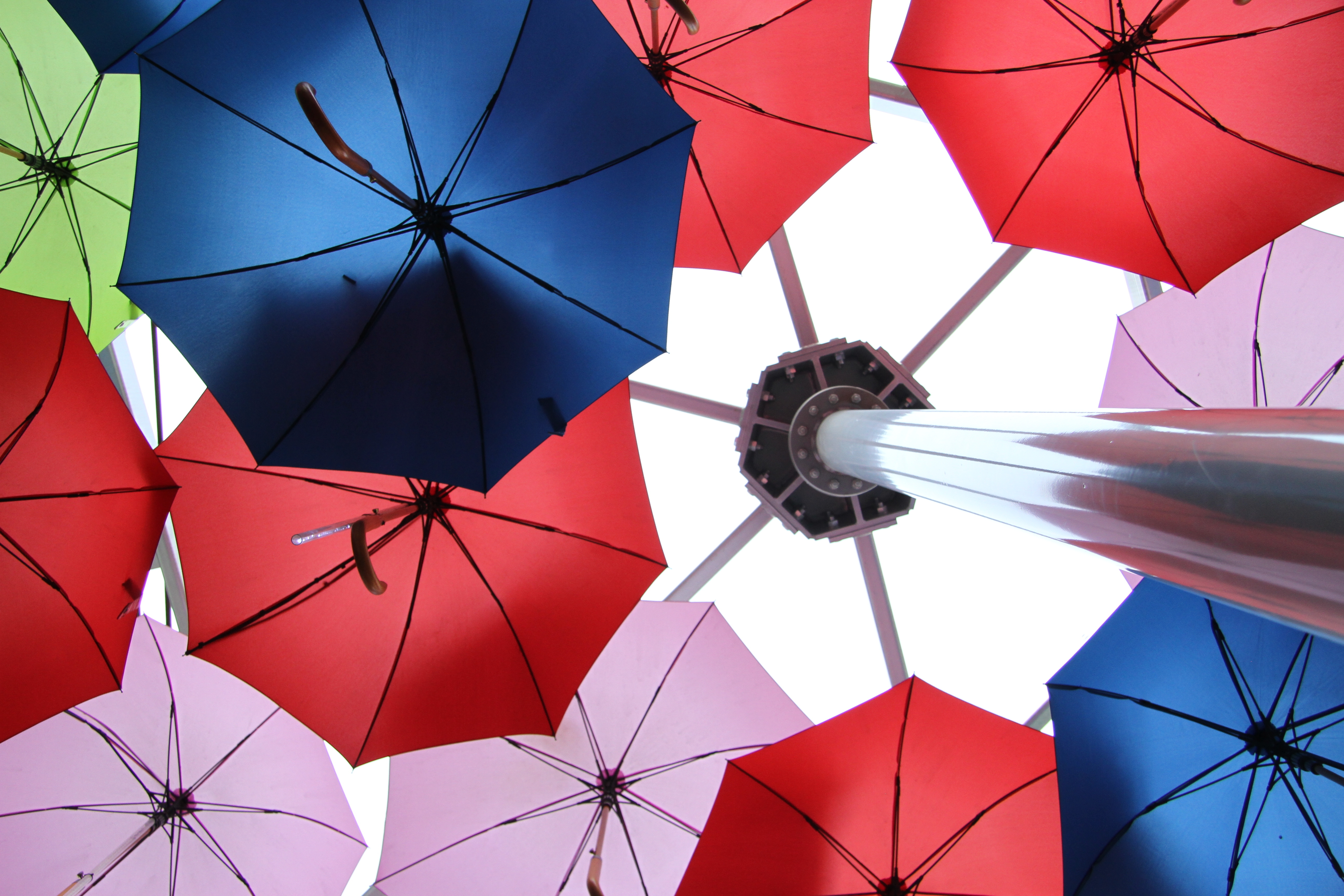 Обои цвет, зонт, цветные, столб, зонты, ракурс, зонтики, колонна, color, umbrella, colored, post, umbrellas, view, column разрешение 5184x3456 Загрузить