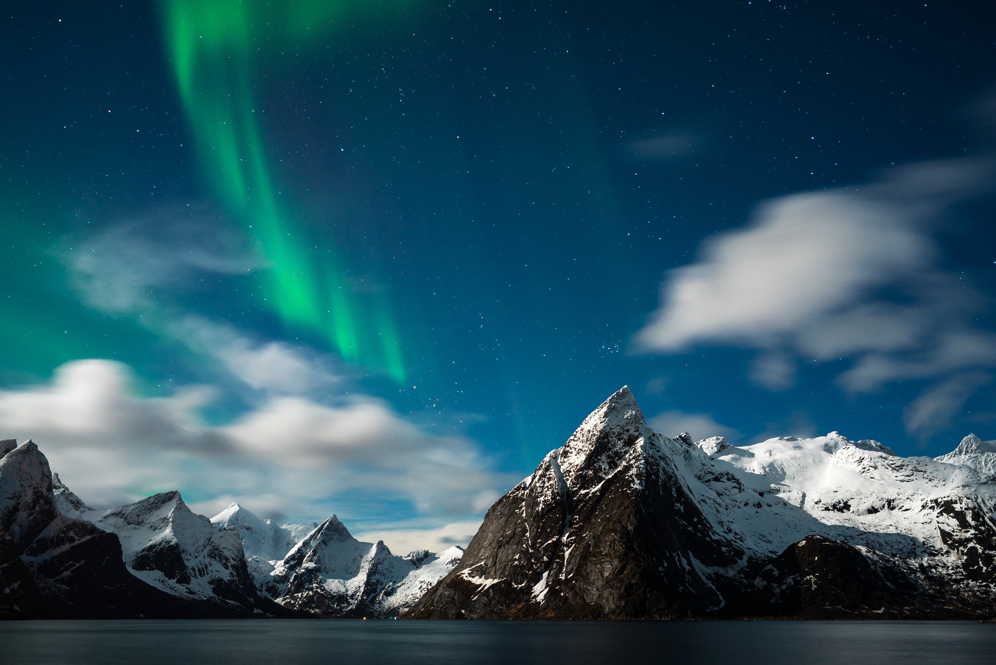 Обои горы, звезды, северное сияние, норвегия, mountains, stars, northern lights, norway разрешение 2048x1368 Загрузить