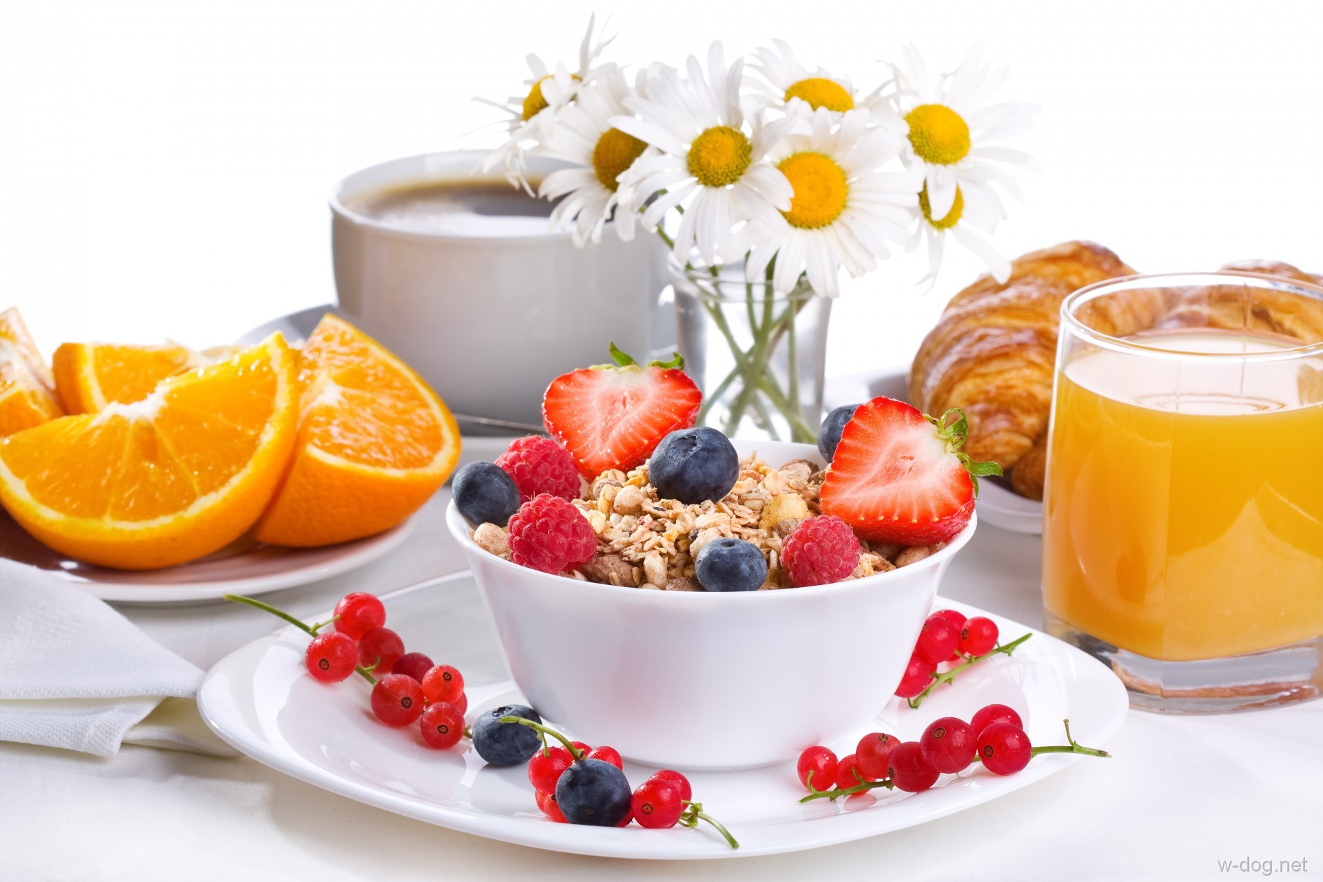 Обои фрукты, кофе, ромашки, ягоды, завтрак, сок, круассаны, fruit, coffee, chamomile, berries, breakfast, juice, croissants разрешение 1920x1280 Загрузить