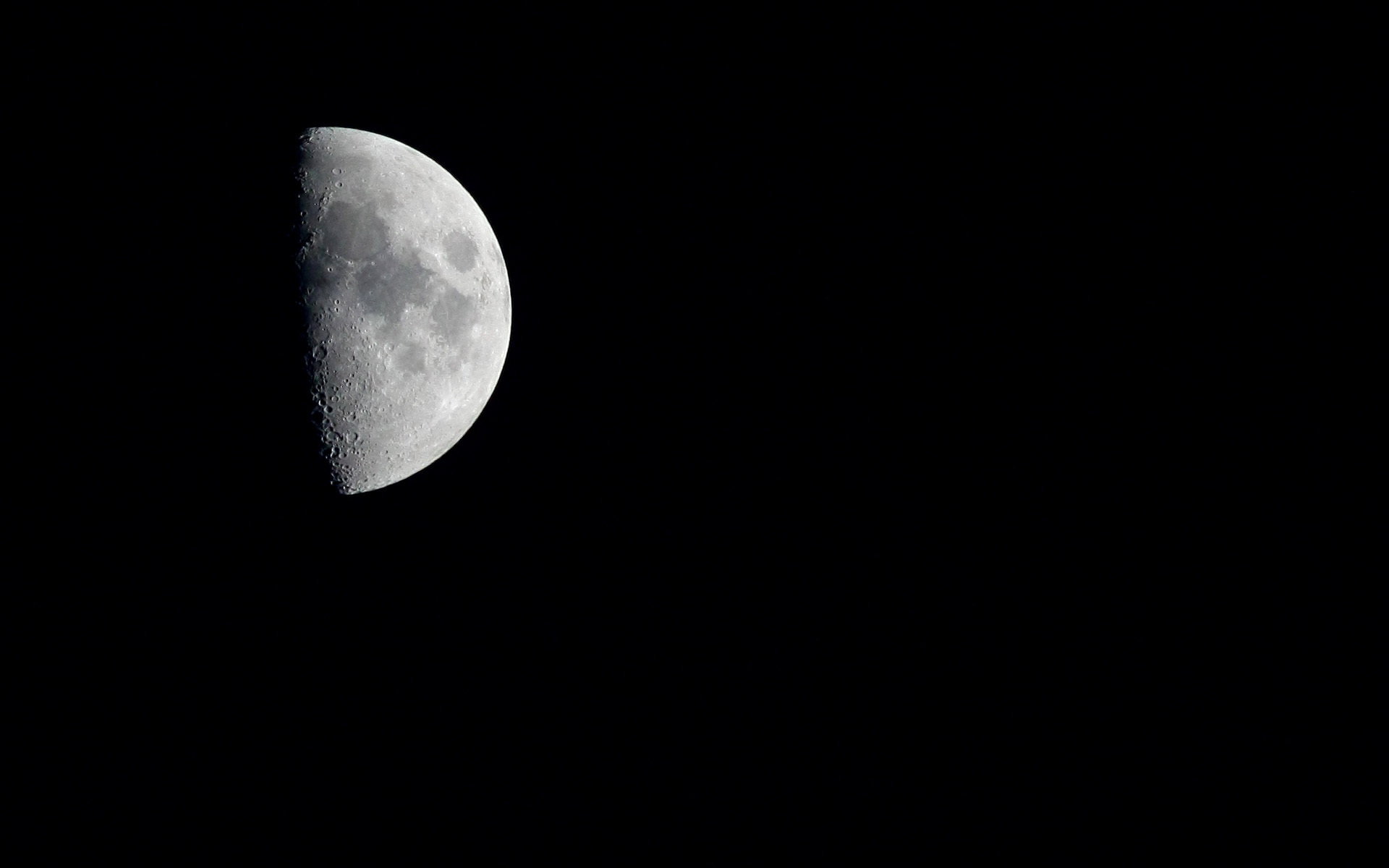 Обои небо, ночь, космос, луна, чёрно-белое, спутник, the sky, night, space, the moon, black and white, satellite разрешение 1920x1200 Загрузить