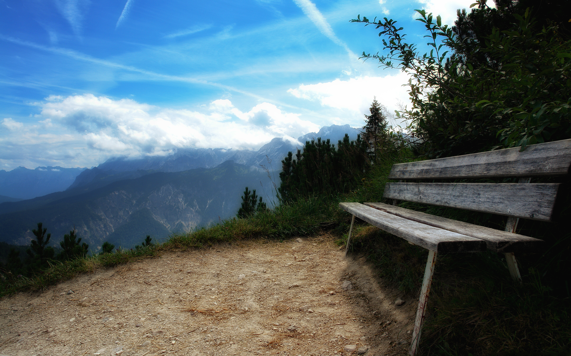 Обои небо, облака, горы, природа, лес, пейзаж, скамейка, лавочка, the sky, clouds, mountains, nature, forest, landscape, bench, shop разрешение 1920x1200 Загрузить