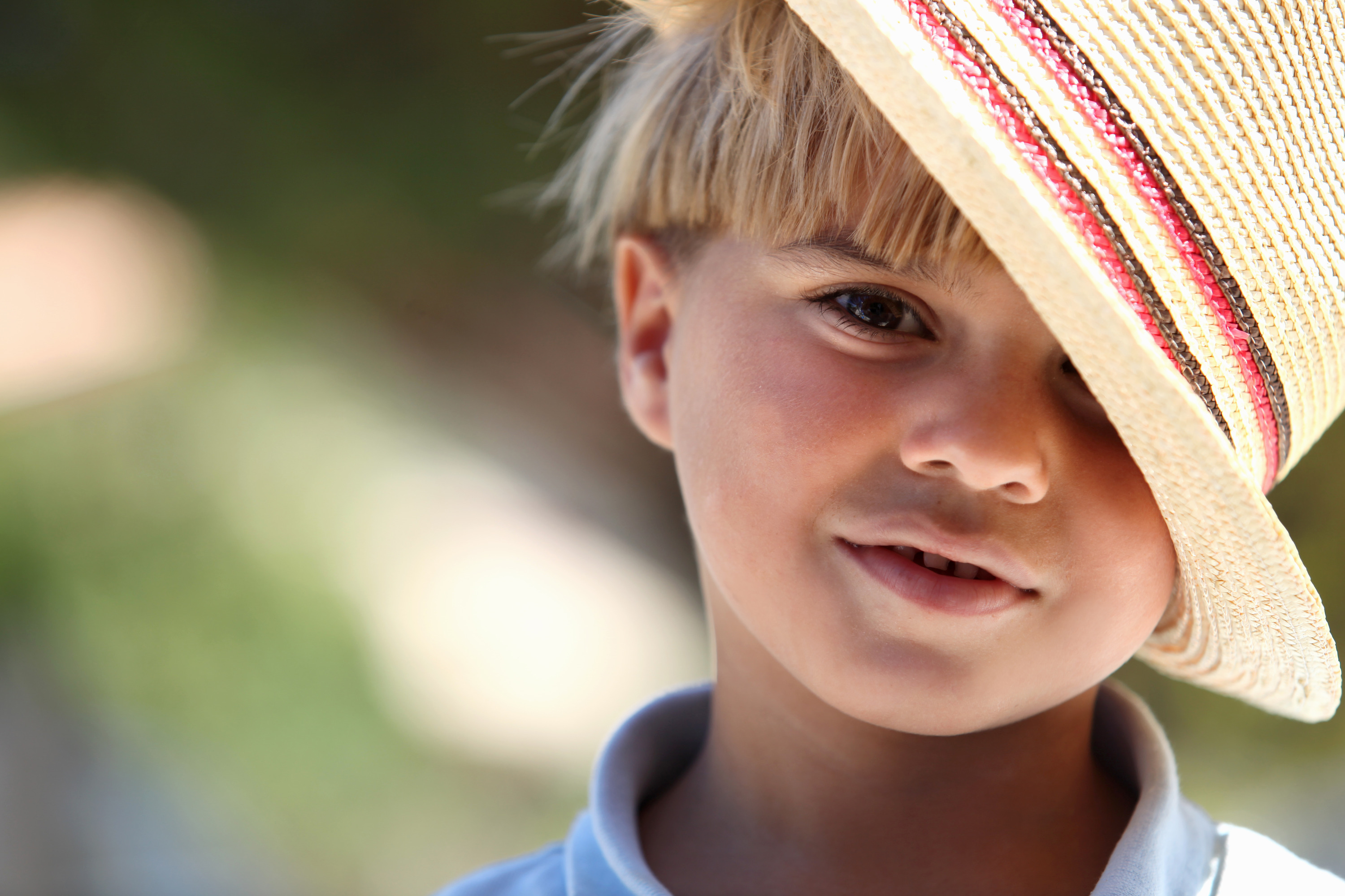 I m wearing my hat. Красивые дети мальчики. Ребенок мальчик. Шляпа для мальчика. Красивые дети мальчики в шляпах.