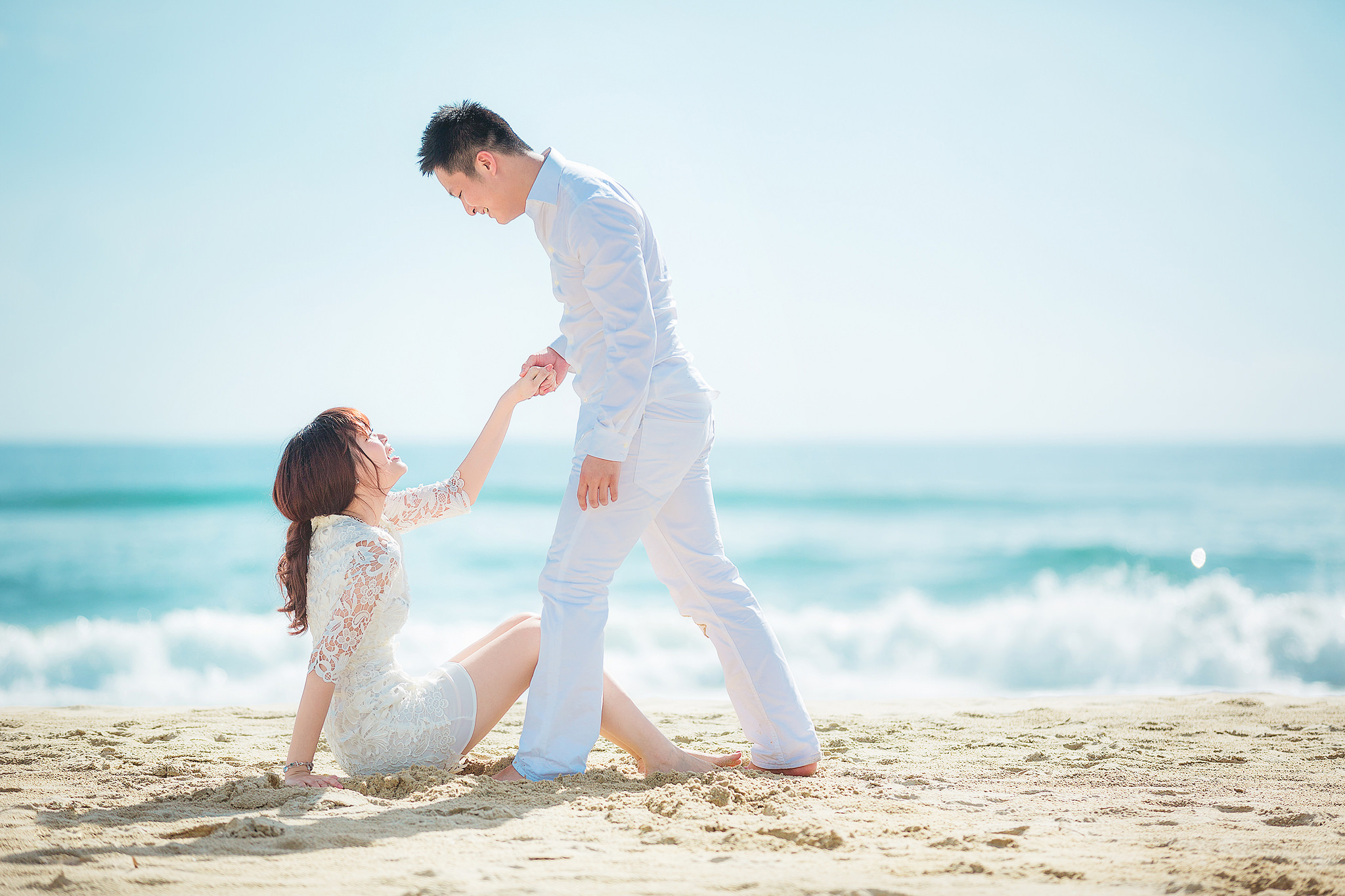 Влюбленные, свадебный букет, поцелуй, море, пляж бесплатно