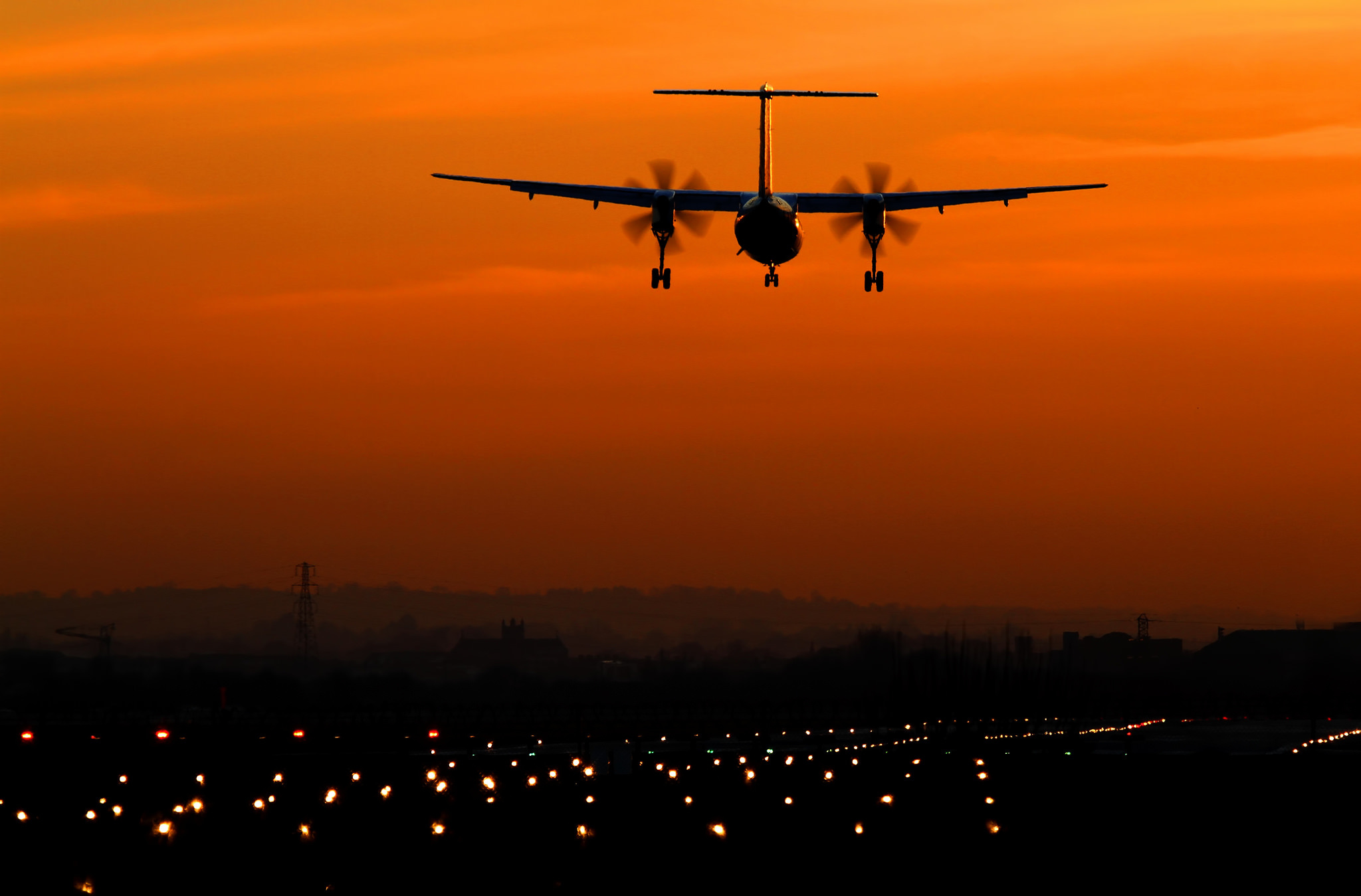 Обои огни, вечер, самолет, силуэт, lights, the evening, the plane, silhouette разрешение 2048x1349 Загрузить