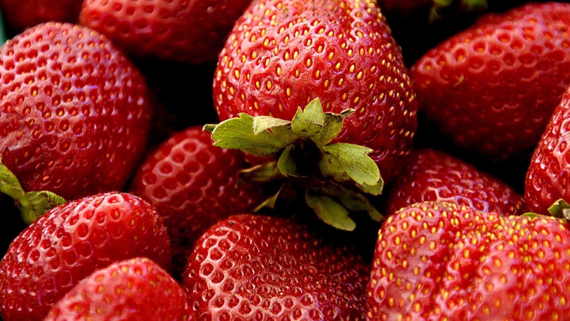 Обои макро, красная, клубника, ягоды, macro, red, strawberry, berries разрешение 1920x1080 Загрузить