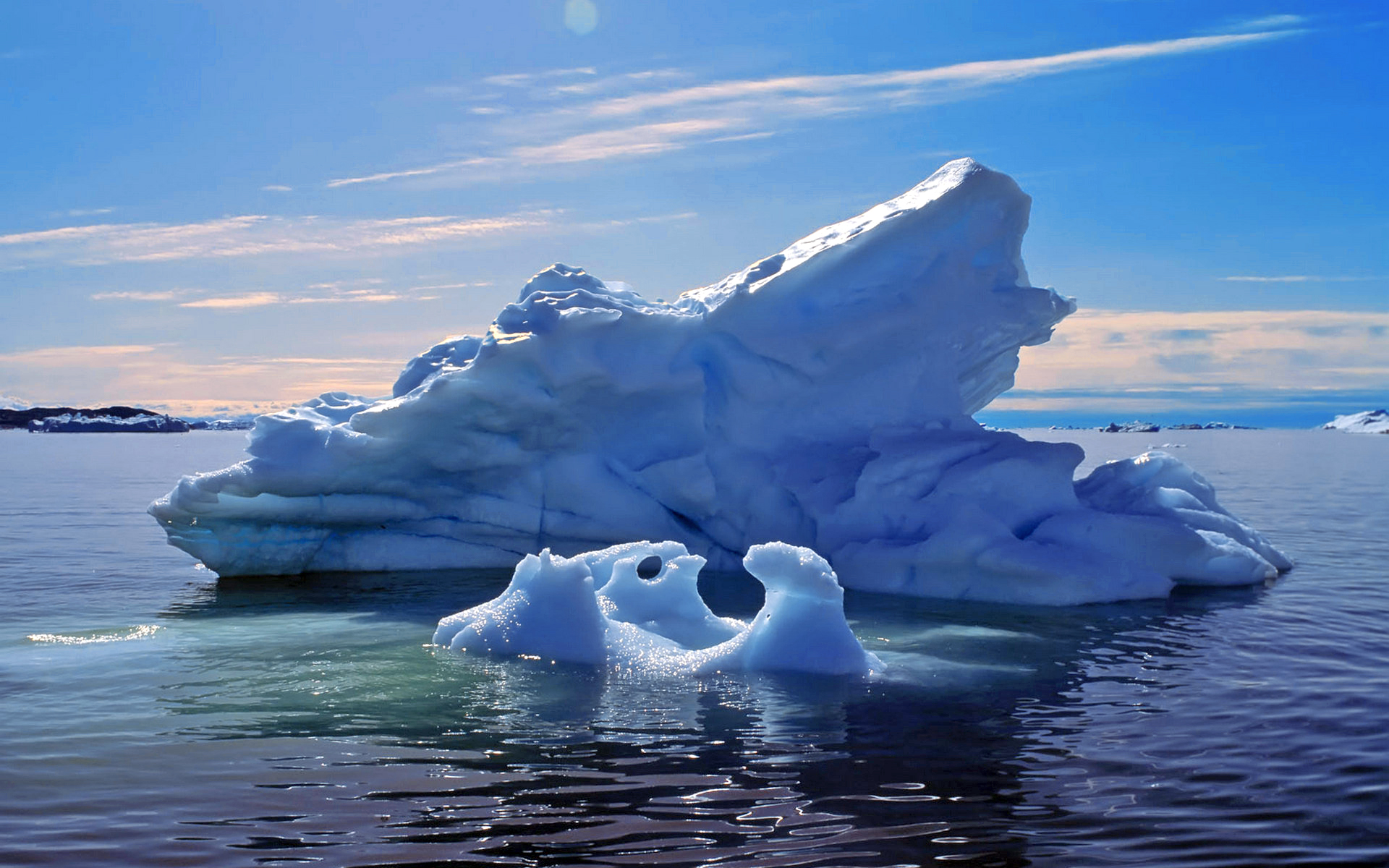 Море баффина океан. Айсберг льдина. Арктика море. Льдина в океане. Льдина в море.