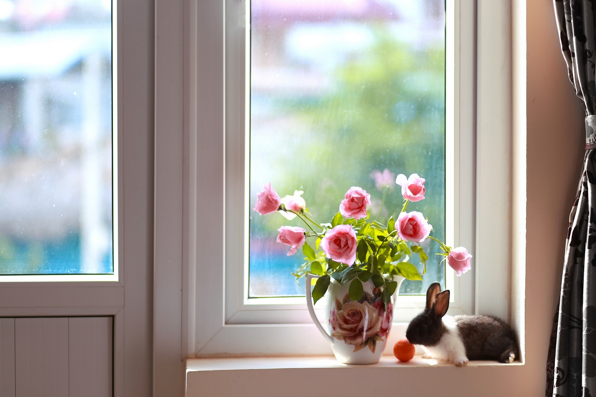 Обои розы, букет, кролик, окно, кувшин, roses, bouquet, rabbit, window, pitcher разрешение 2048x1365 Загрузить