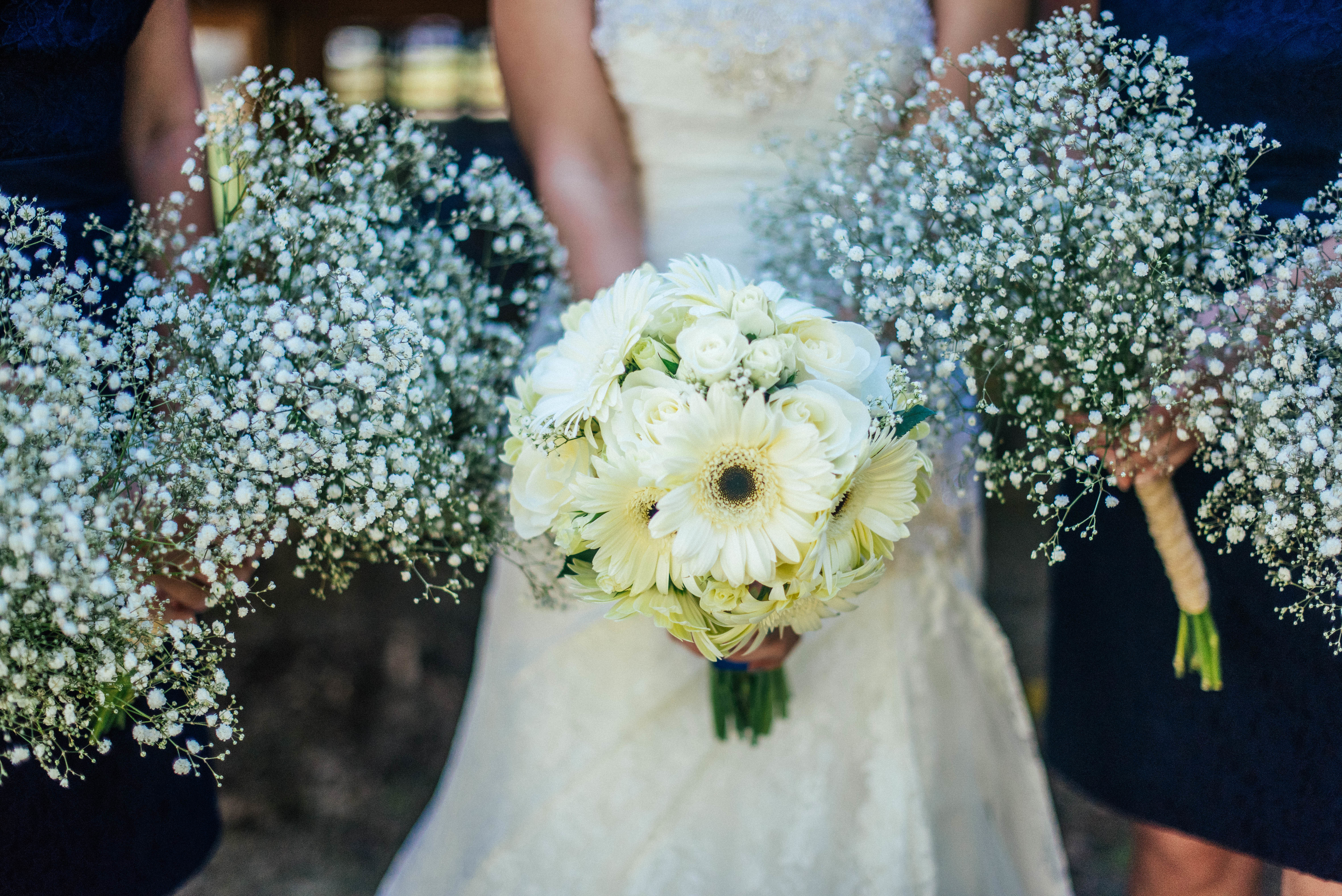 Обои цветы, белые, невеста, свадебный букет, подружки невесты, flowers, white, the bride, wedding bouquet, bridesmaids разрешение 6016x4016 Загрузить