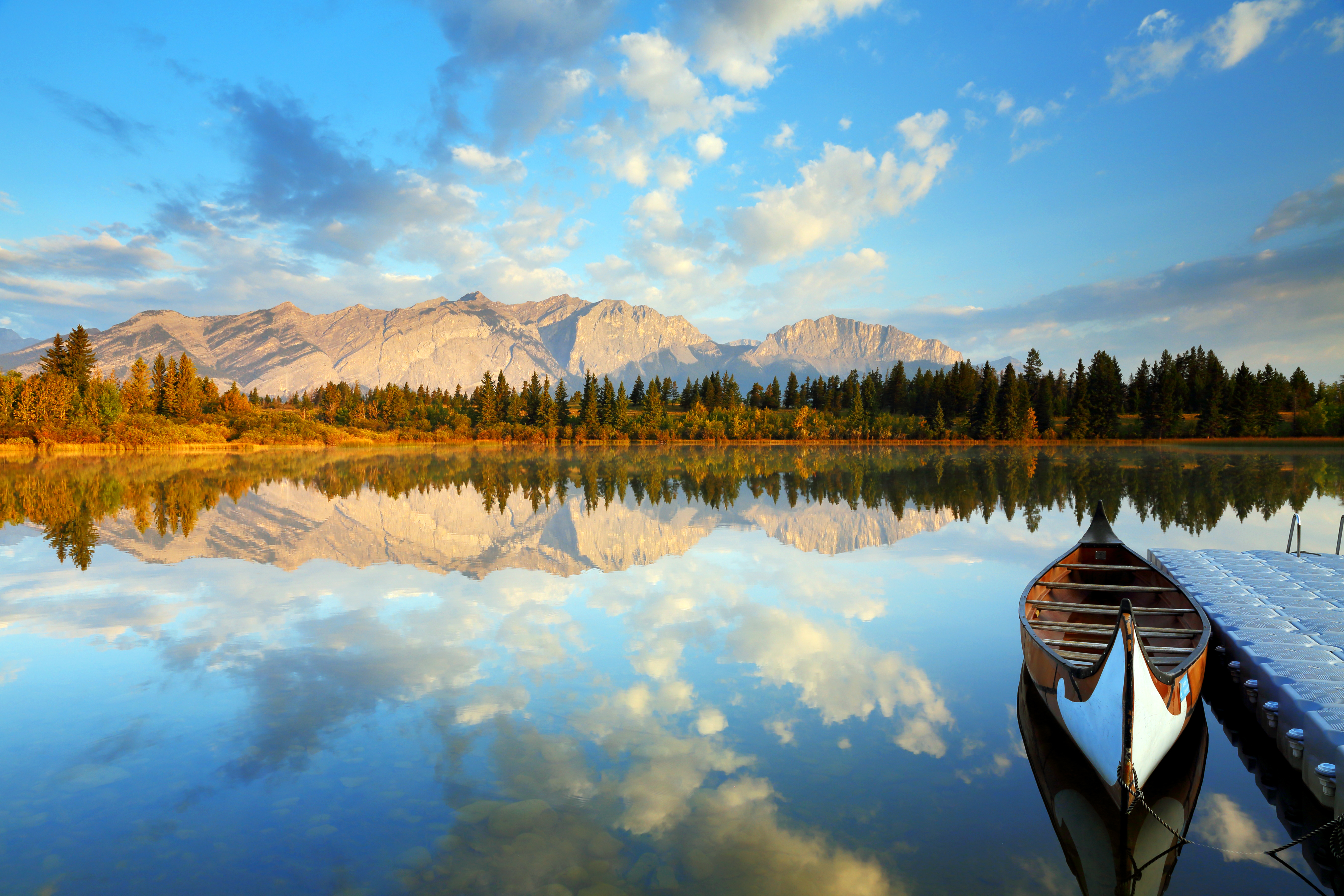 Reflection. Пейзаж. Водный пейзаж. Горы отражение в воде. У озера.